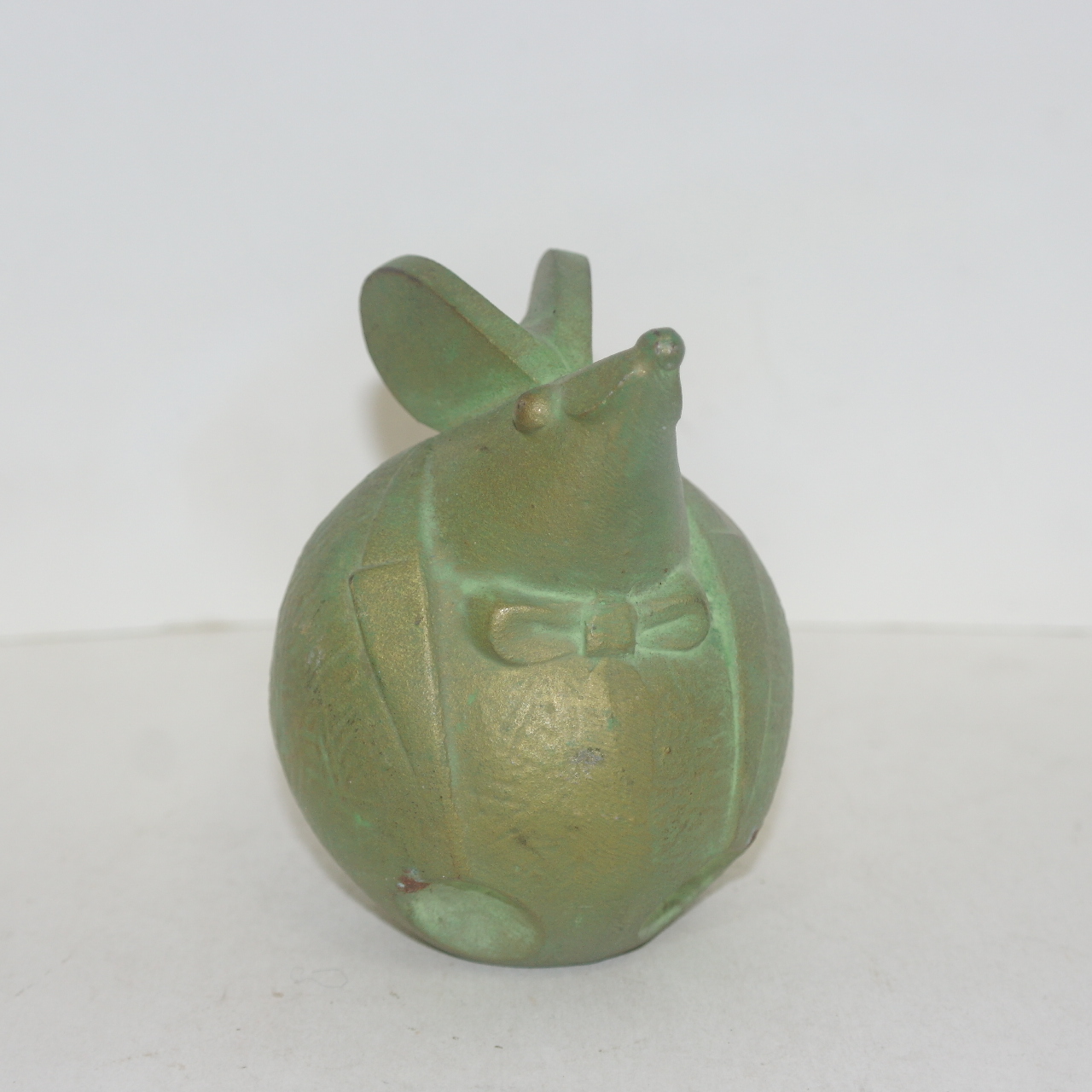 묵직한 무쇠로된 쥐 조각상