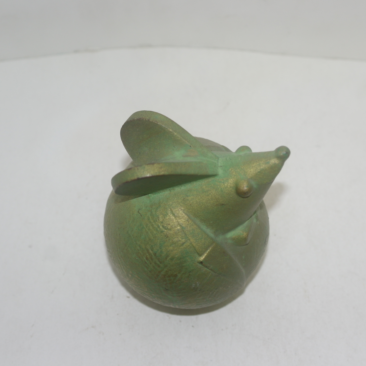 묵직한 무쇠로된 쥐 조각상