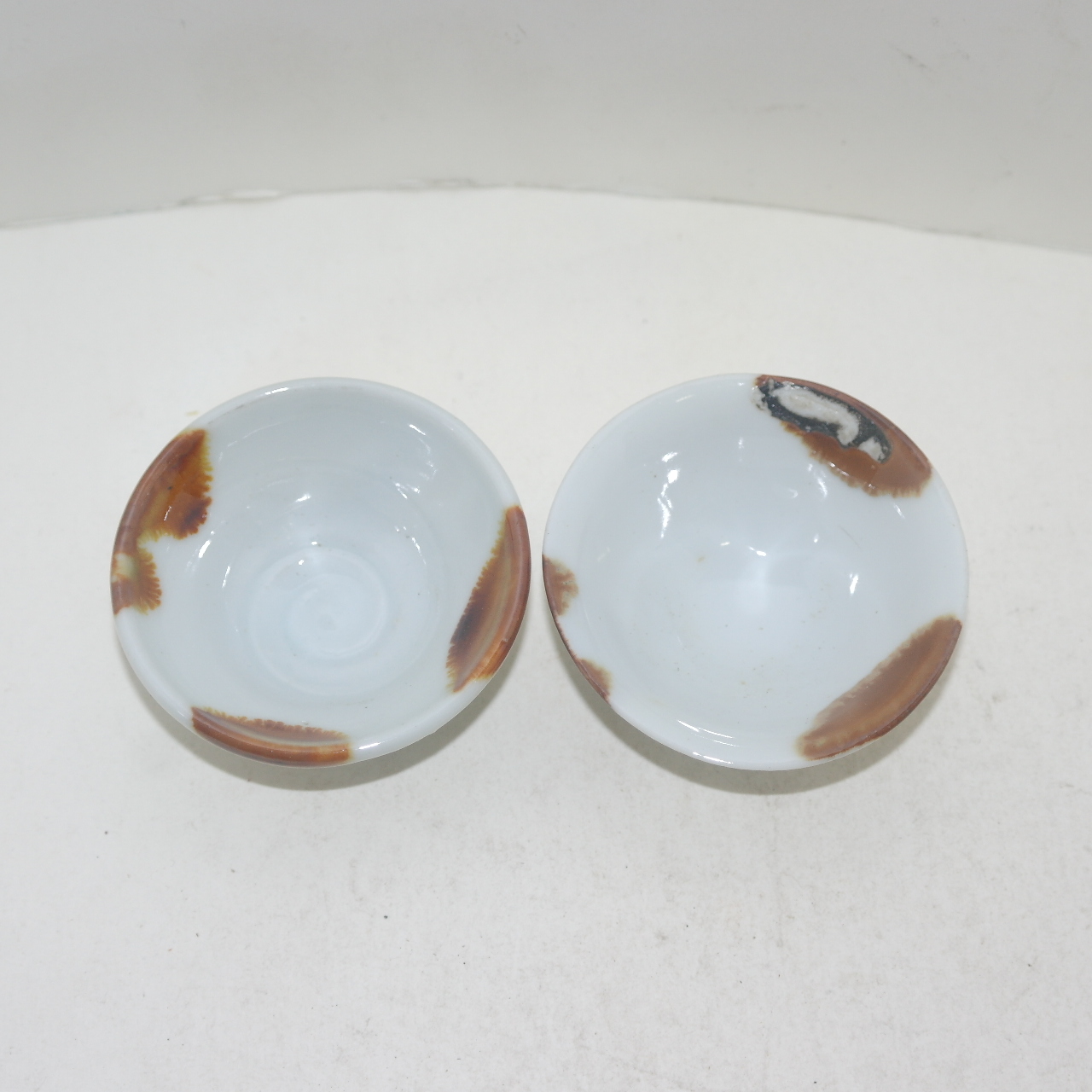 연대가좋은 철화백자 잔 2점