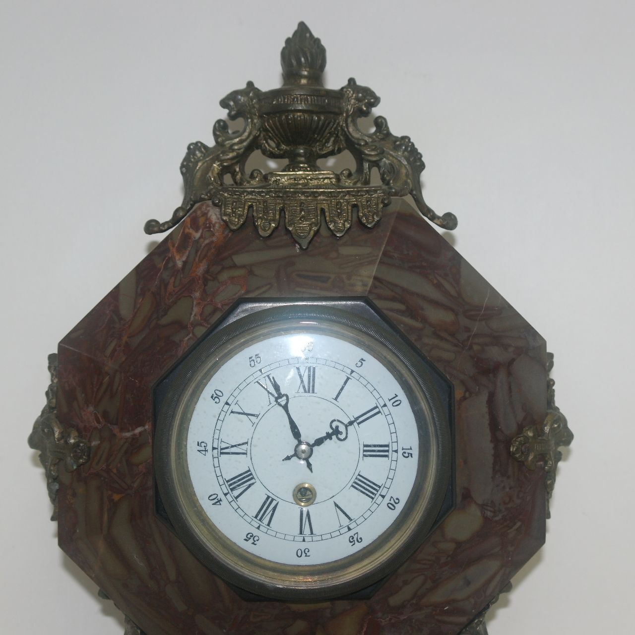 유럽산 연리무뉘옥석돌에 청동으로된 시계