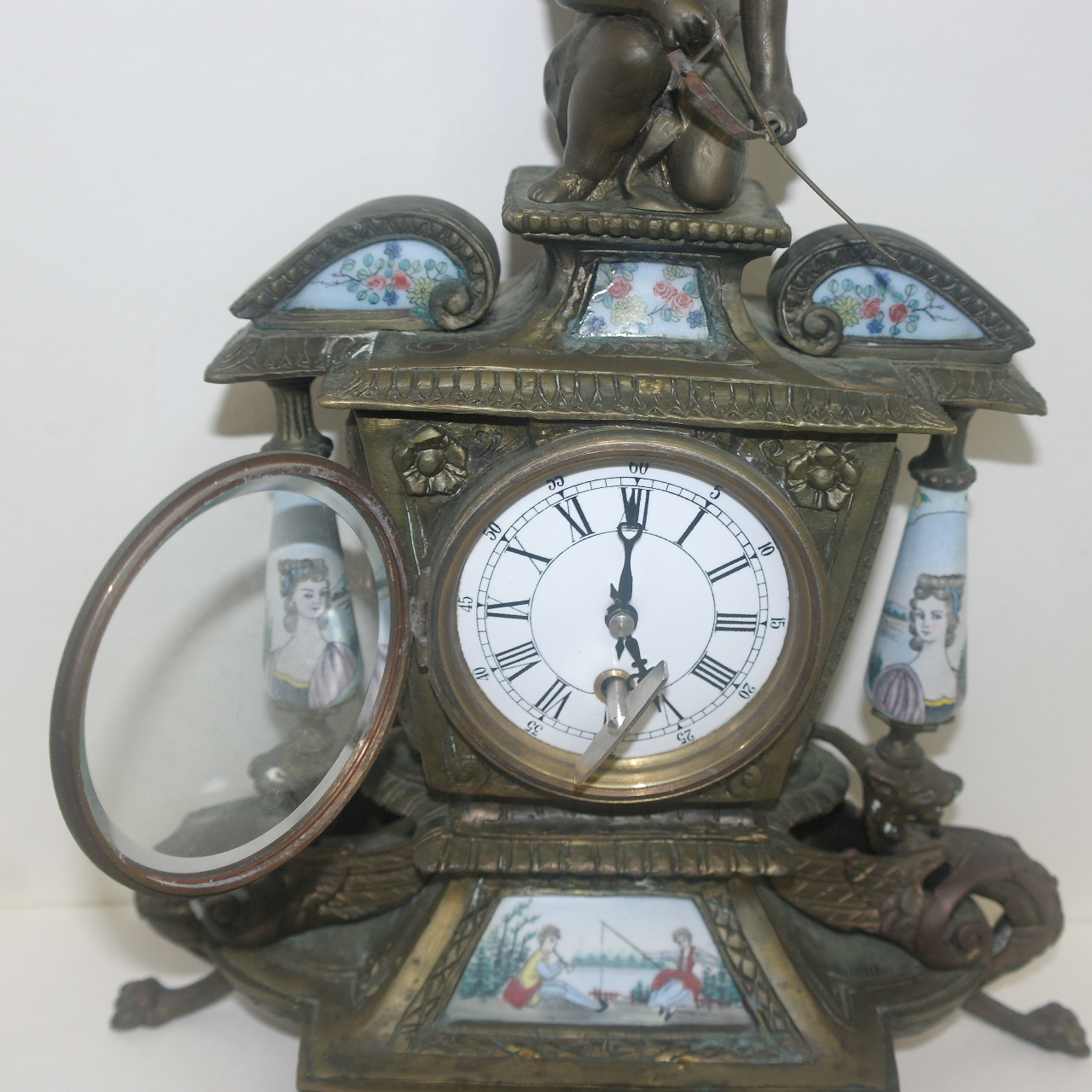 유럽산 청동에 도자기 장식된 시계