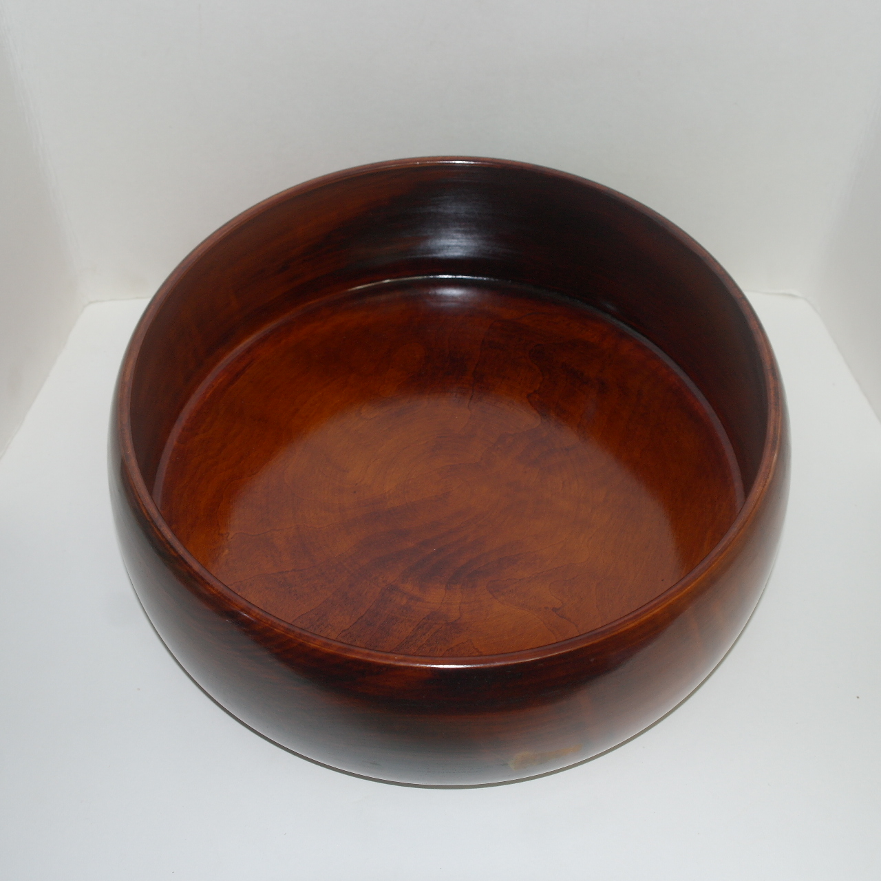 원목나무로된 대형크기의 화문이 조각된 합