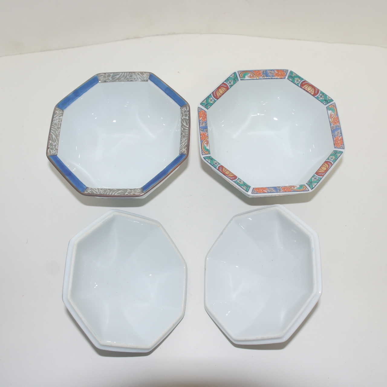 금송매(錦松梅) 청화백자진사화문금채 각진합 2점셋트