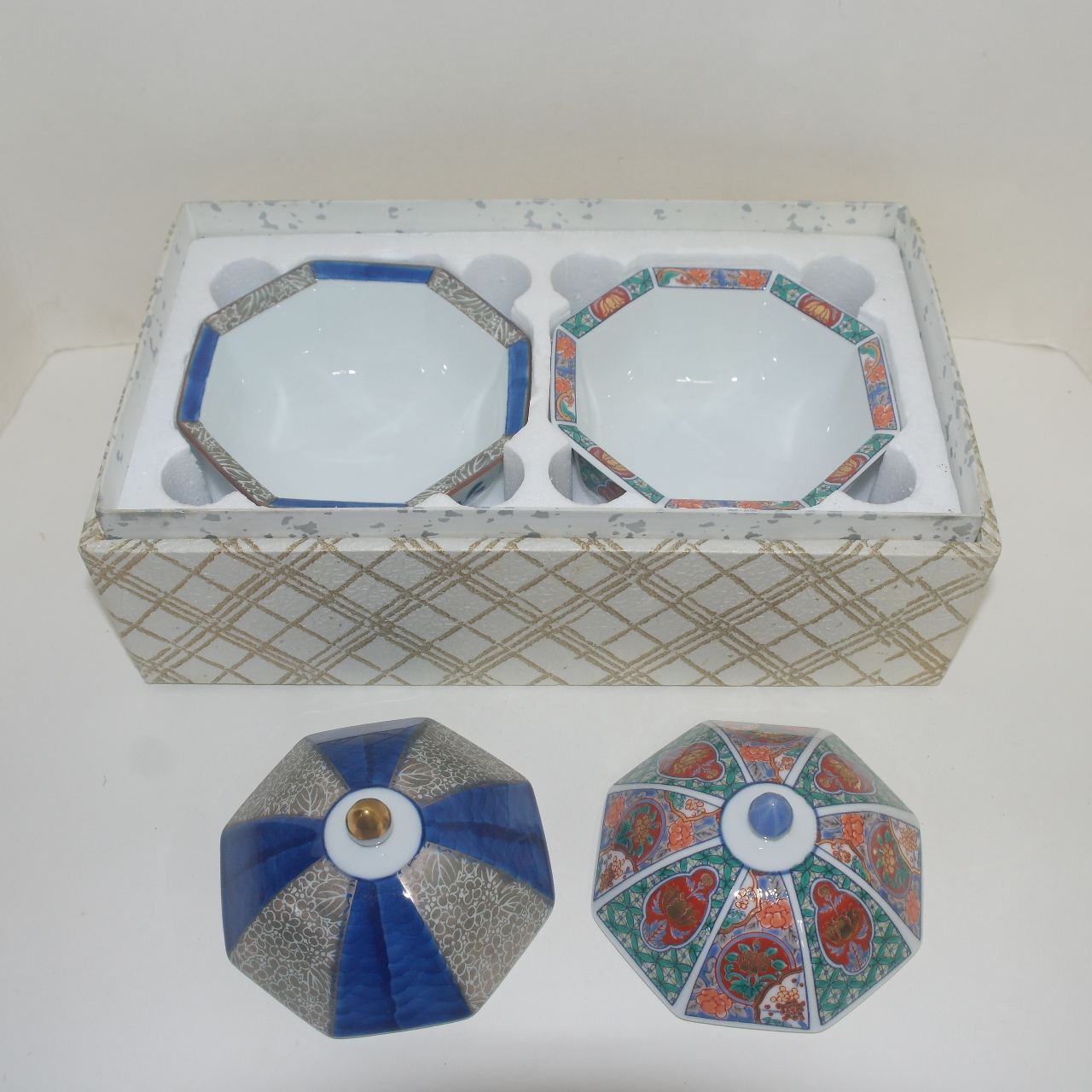 금송매(錦松梅) 청화백자진사화문금채 각진합 2점셋트