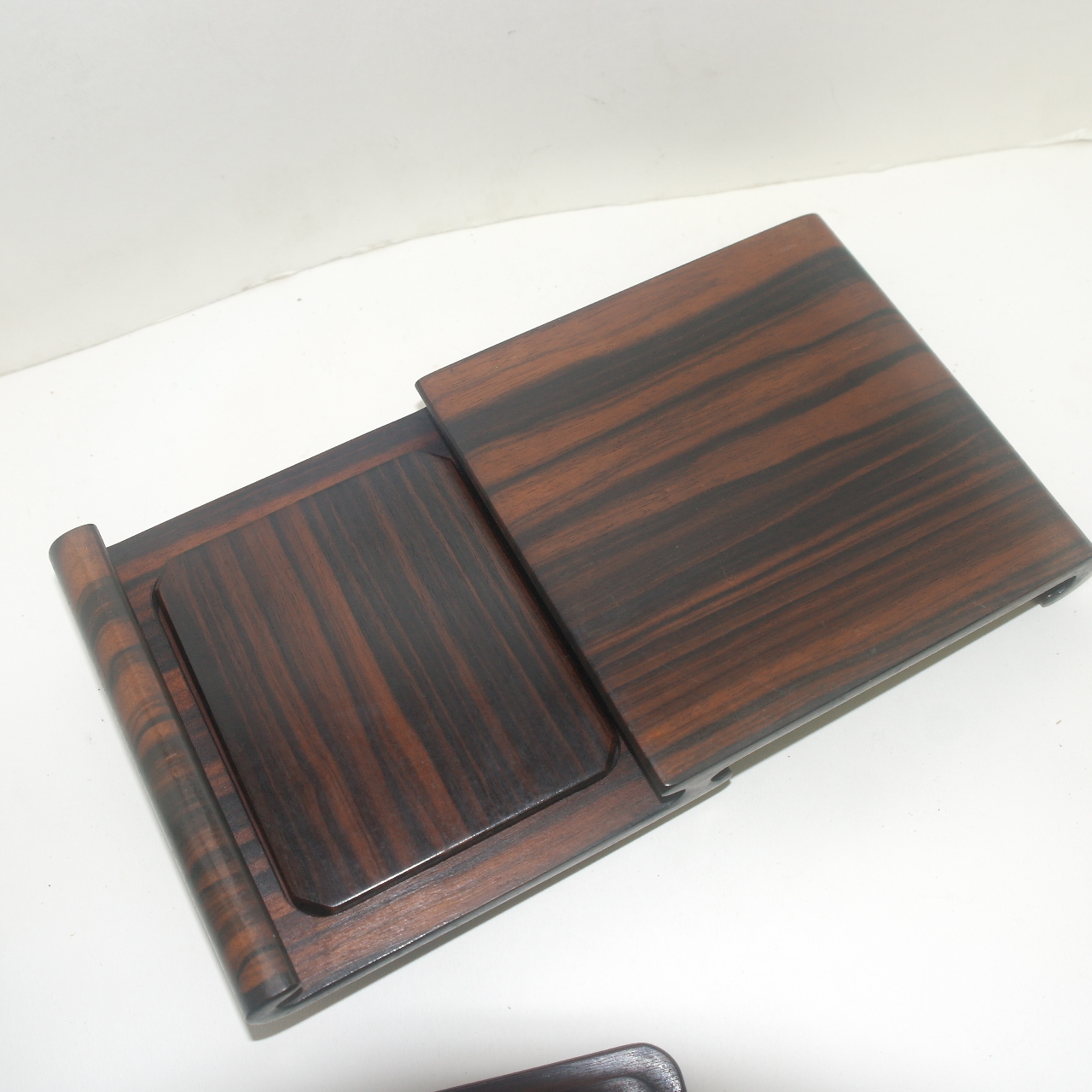 원목나무 장미옥으로된 합과 받침