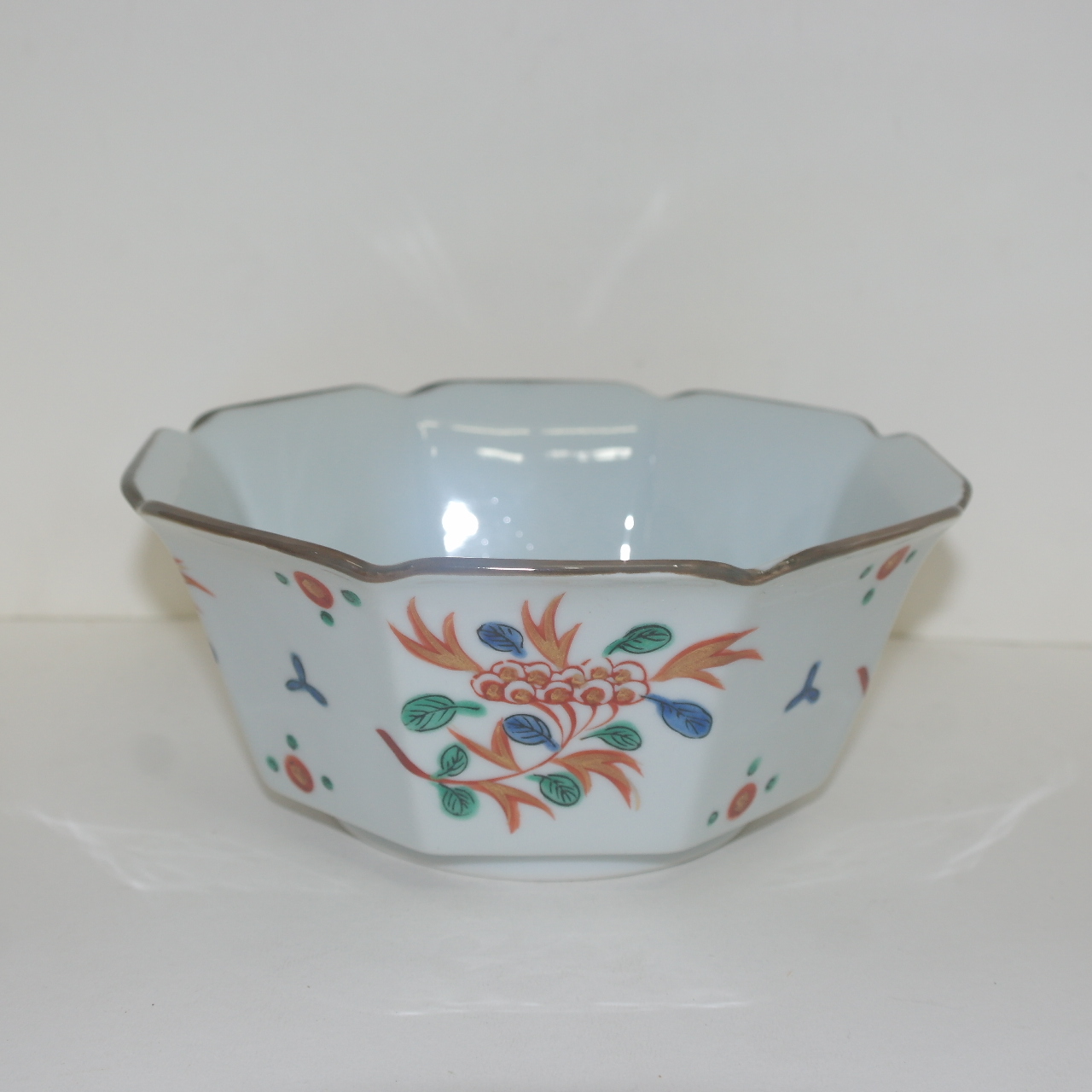 구다니 진사백자화문 팔각화형 퇴수기