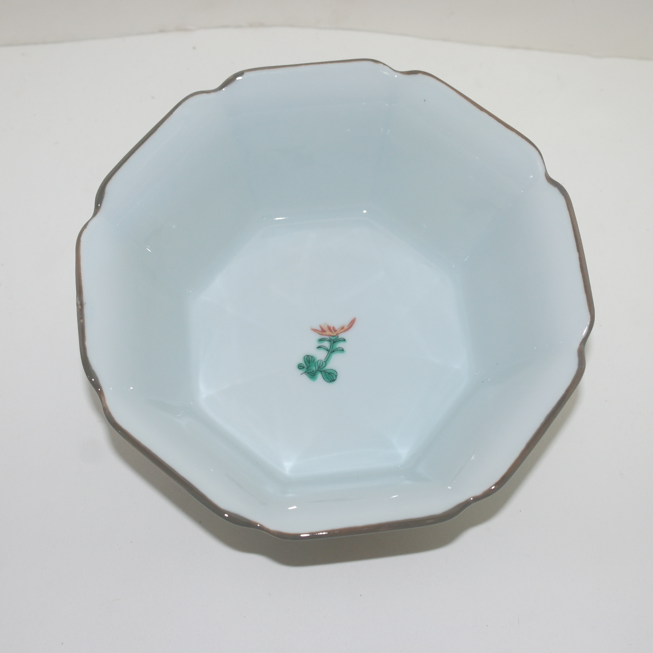 구다니 진사백자화문 팔각화형 퇴수기