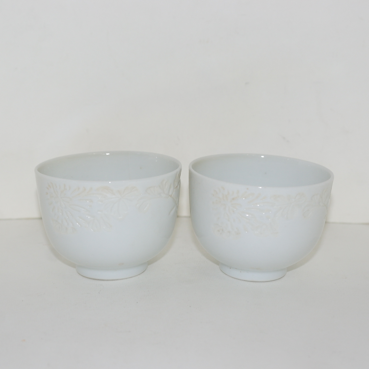 순백자 음각화문 잔 2점