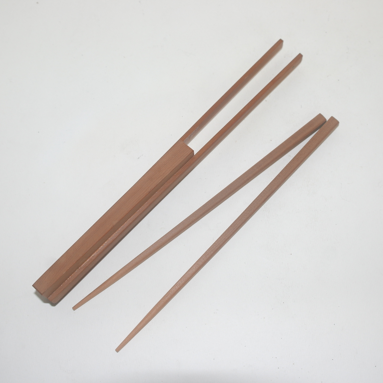 나무로된 저분케이스와 저분