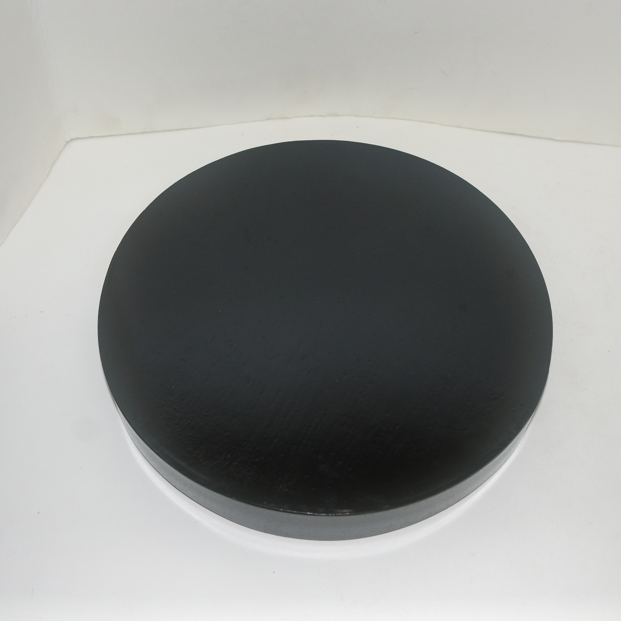 나무에 옷칠이된 대형크기의 차반