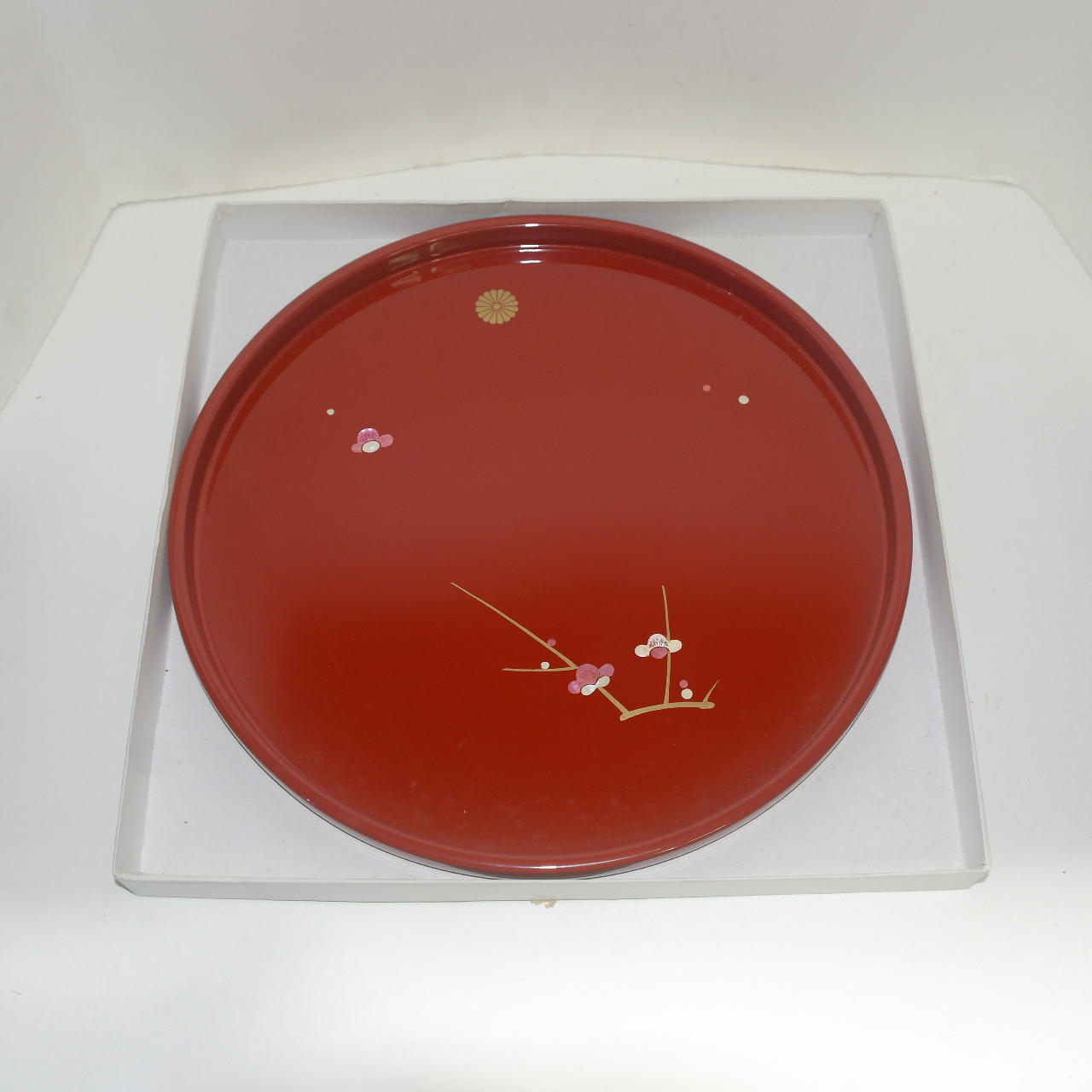 나무에 칠이된 자개금채화문 차반