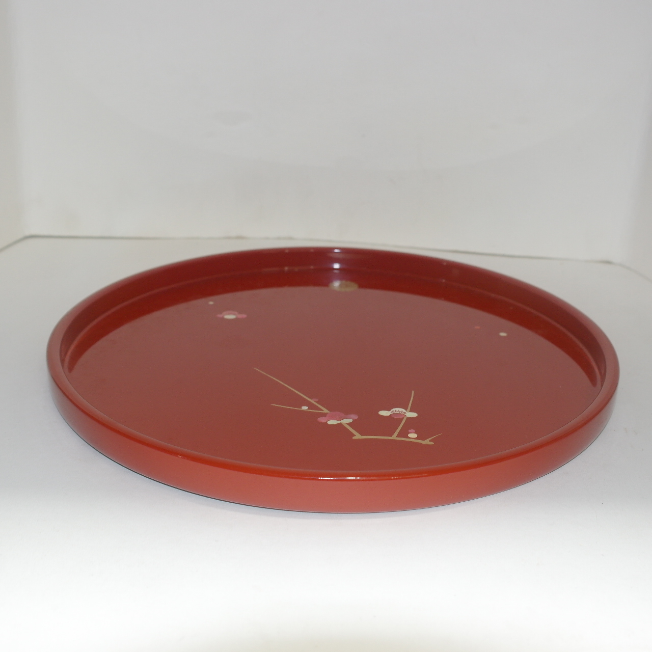 나무에 칠이된 자개금채화문 차반