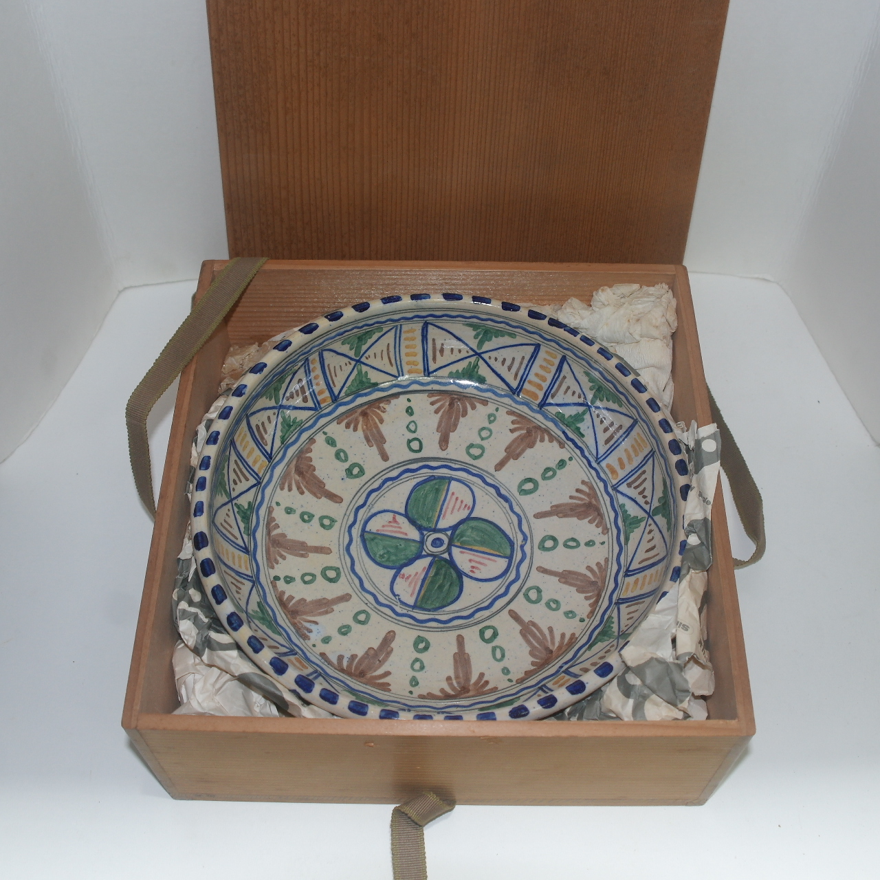 유럽산 작가의 작품인 분청자청화화문 대완(나무상자는 없습니다)