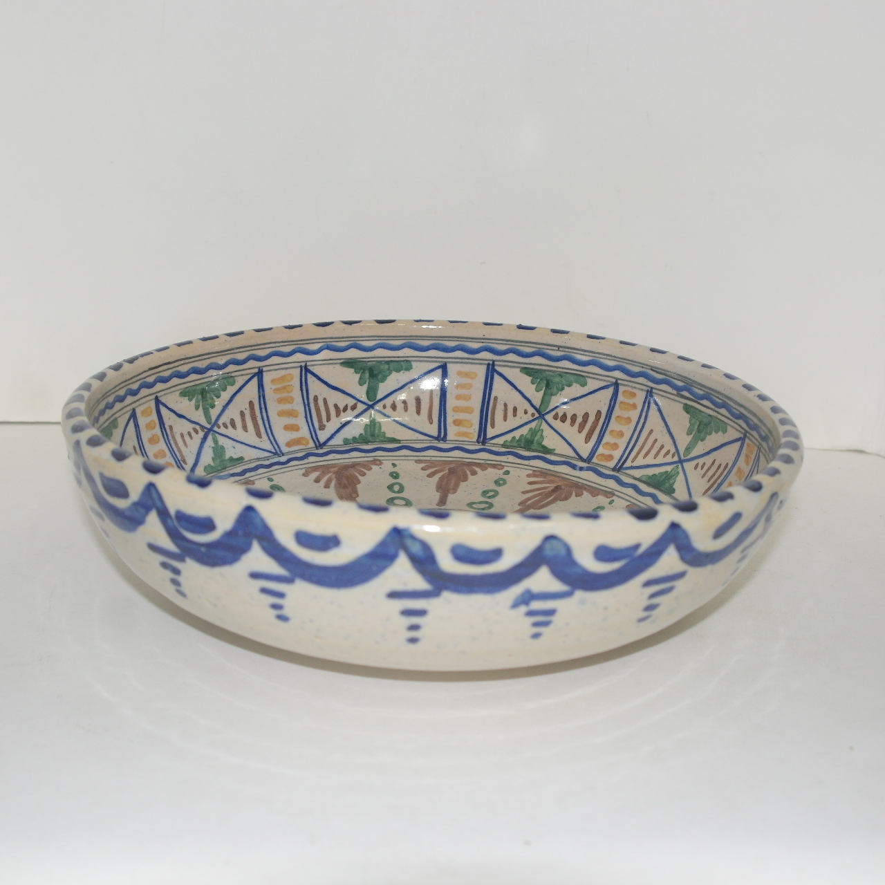 유럽산 작가의 작품인 분청자청화화문 대완(나무상자는 없습니다)