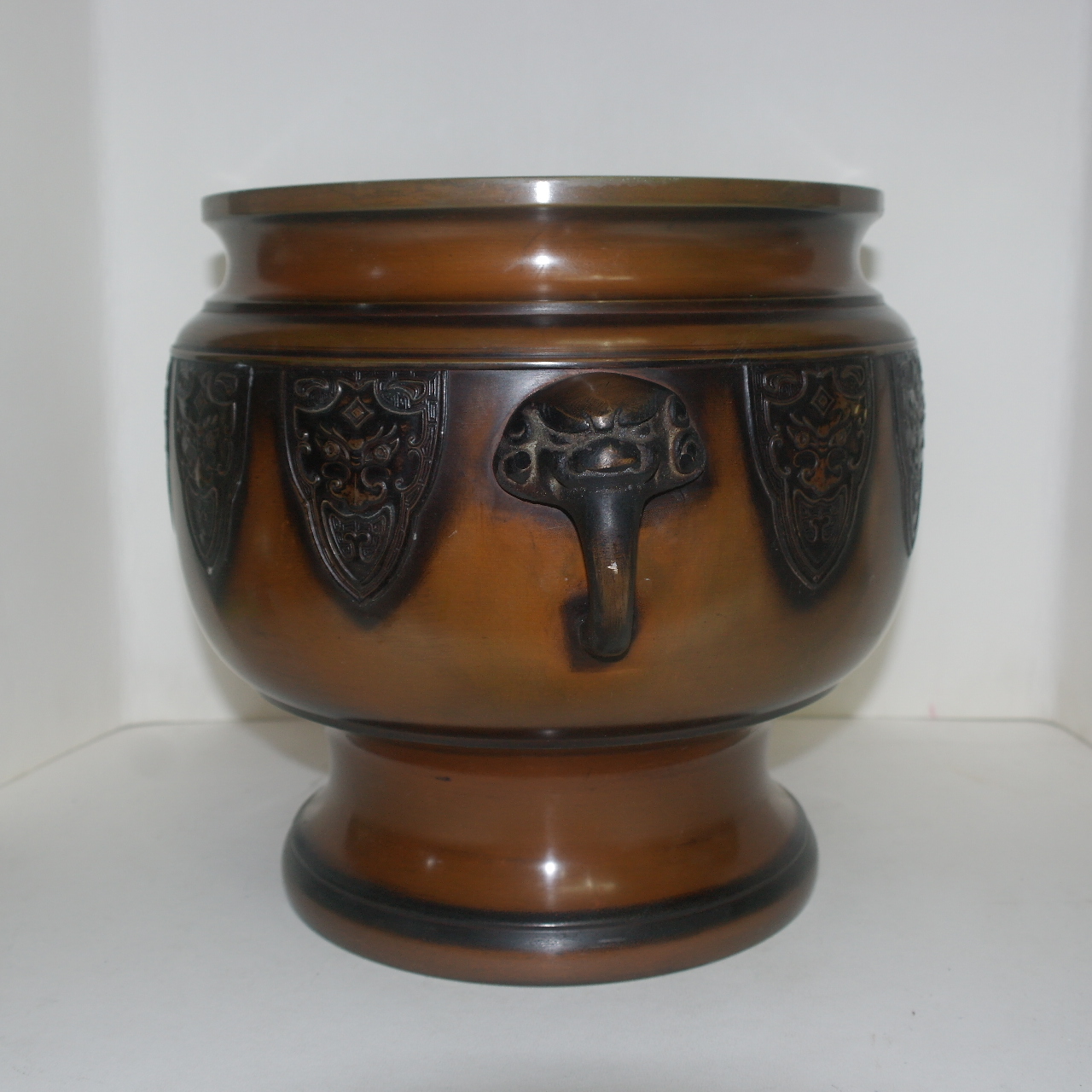 묵직한 청동으로된 양각귀면 이귀 화로