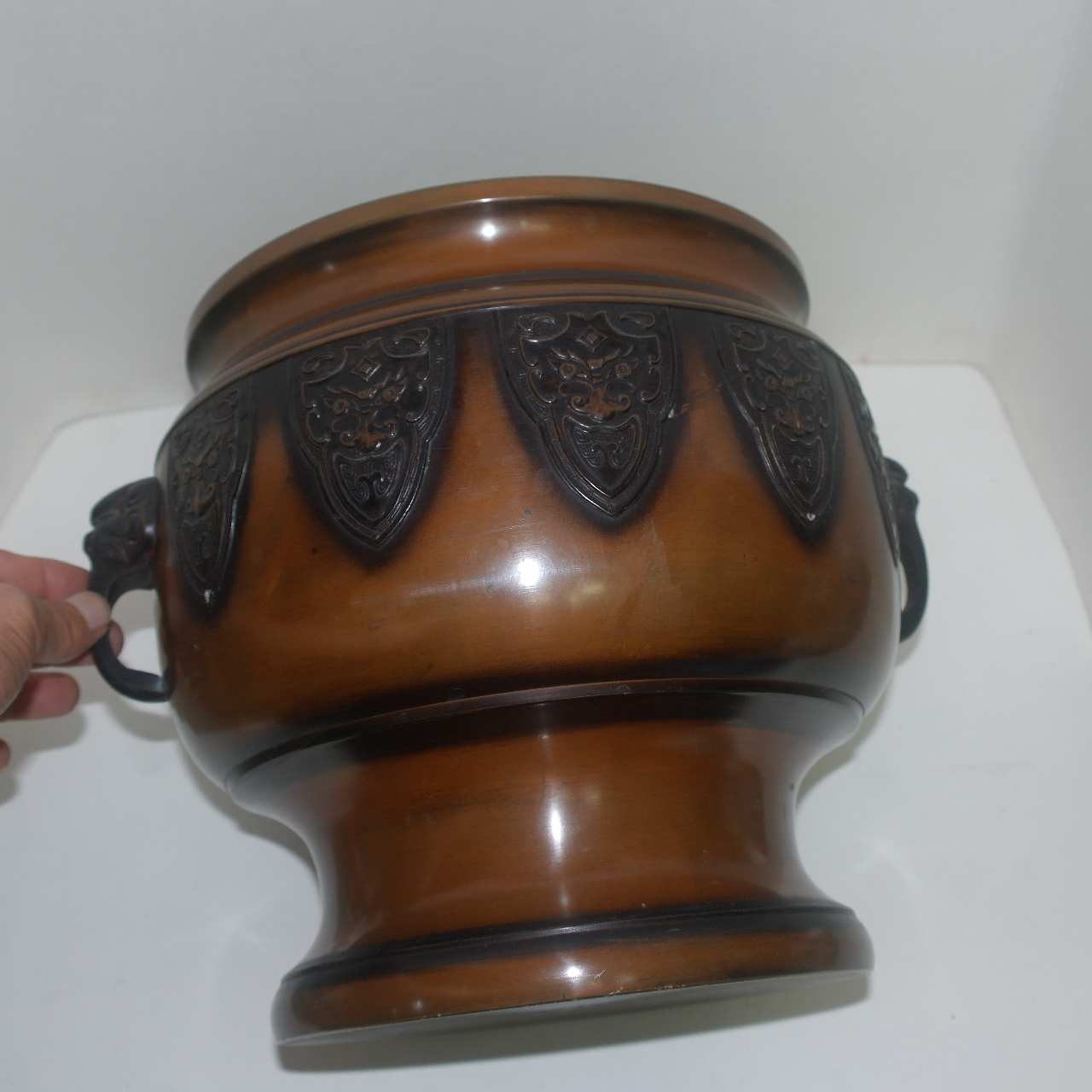 묵직한 청동으로된 양각귀면 이귀 화로