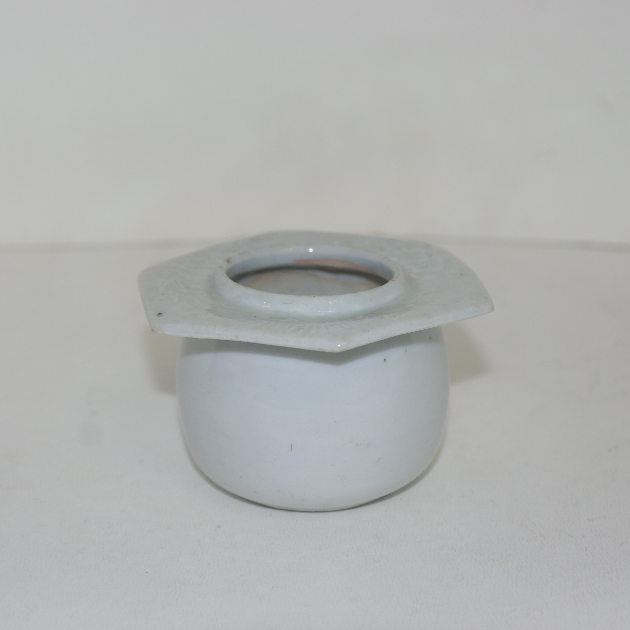 연대가좋은 순백자음각노송죽문 화형 향완