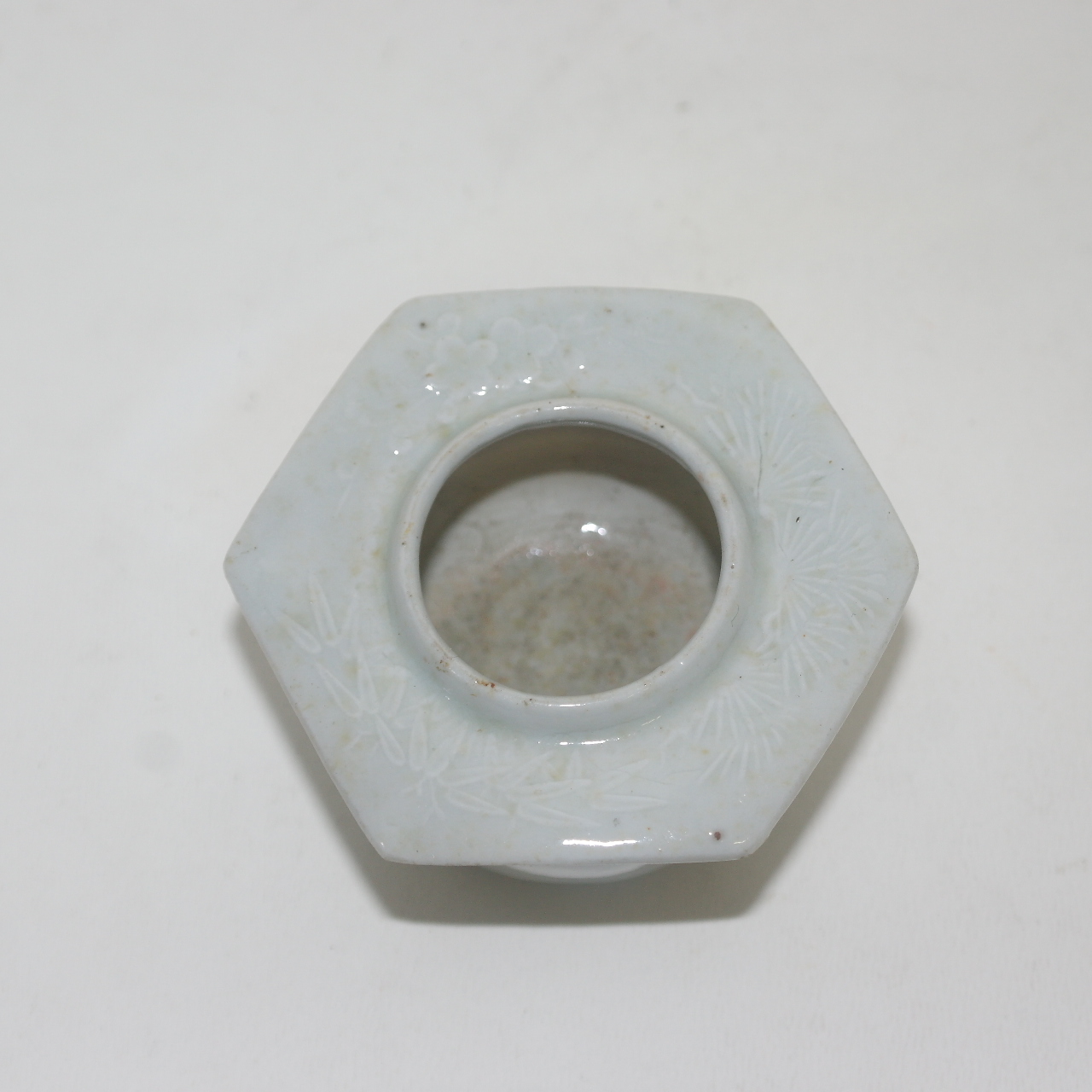 연대가좋은 순백자음각노송죽문 화형 향완