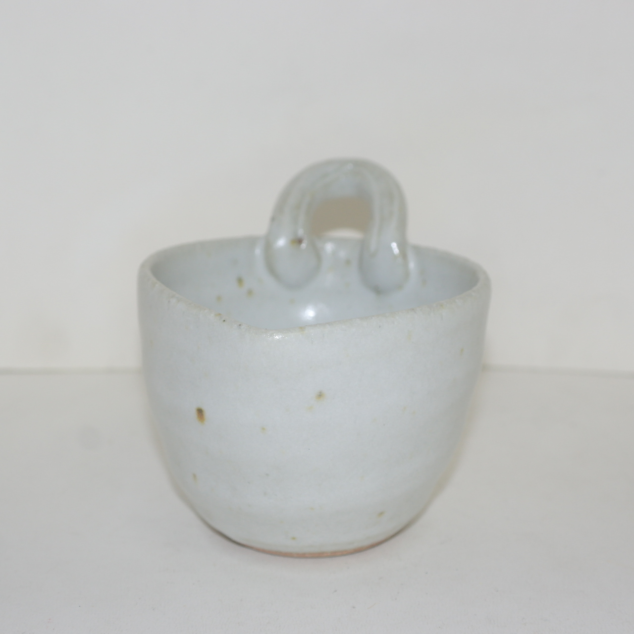 분청자 손잡이가 특이한 수구