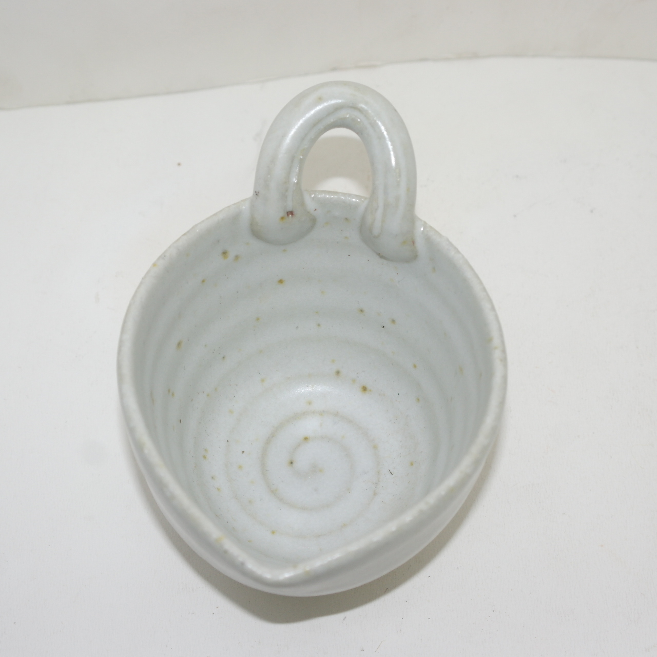 분청자 손잡이가 특이한 수구