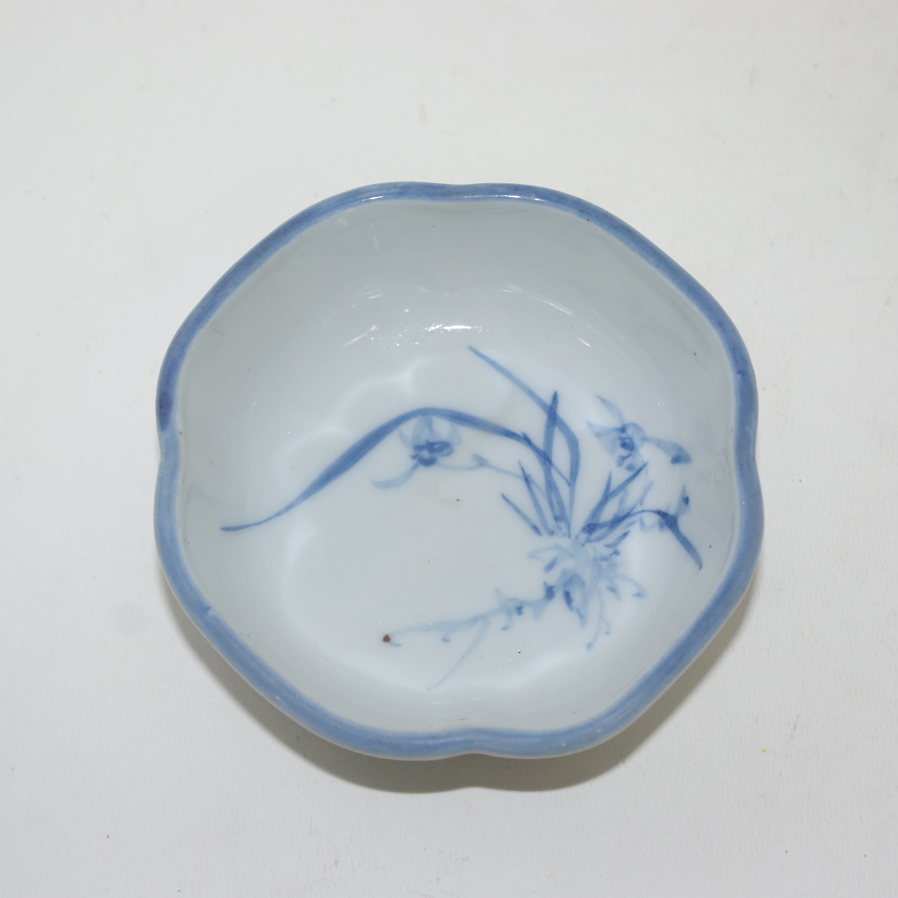 연대가좋은 청화백자 난초문 화형완 2점