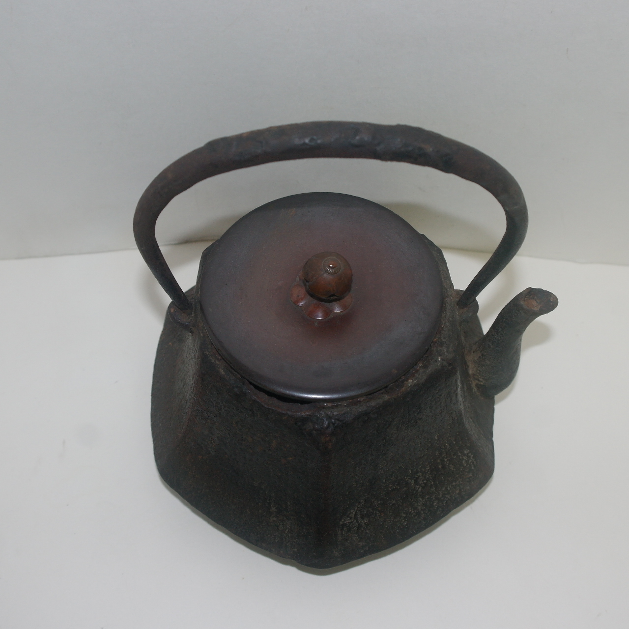 골동-무쇠로된 팔각주자