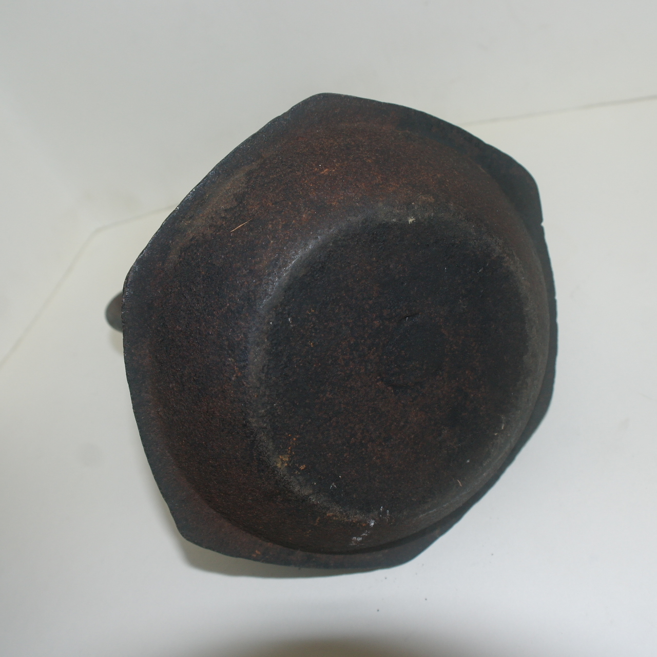 골동-무쇠로된 팔각주자