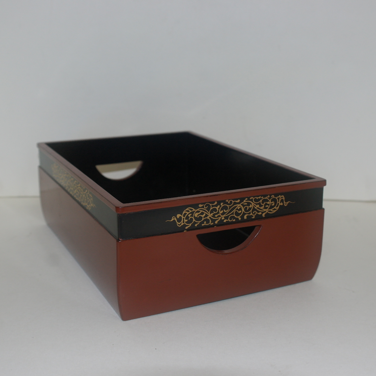 나무에 주칠금채화문된 사각함