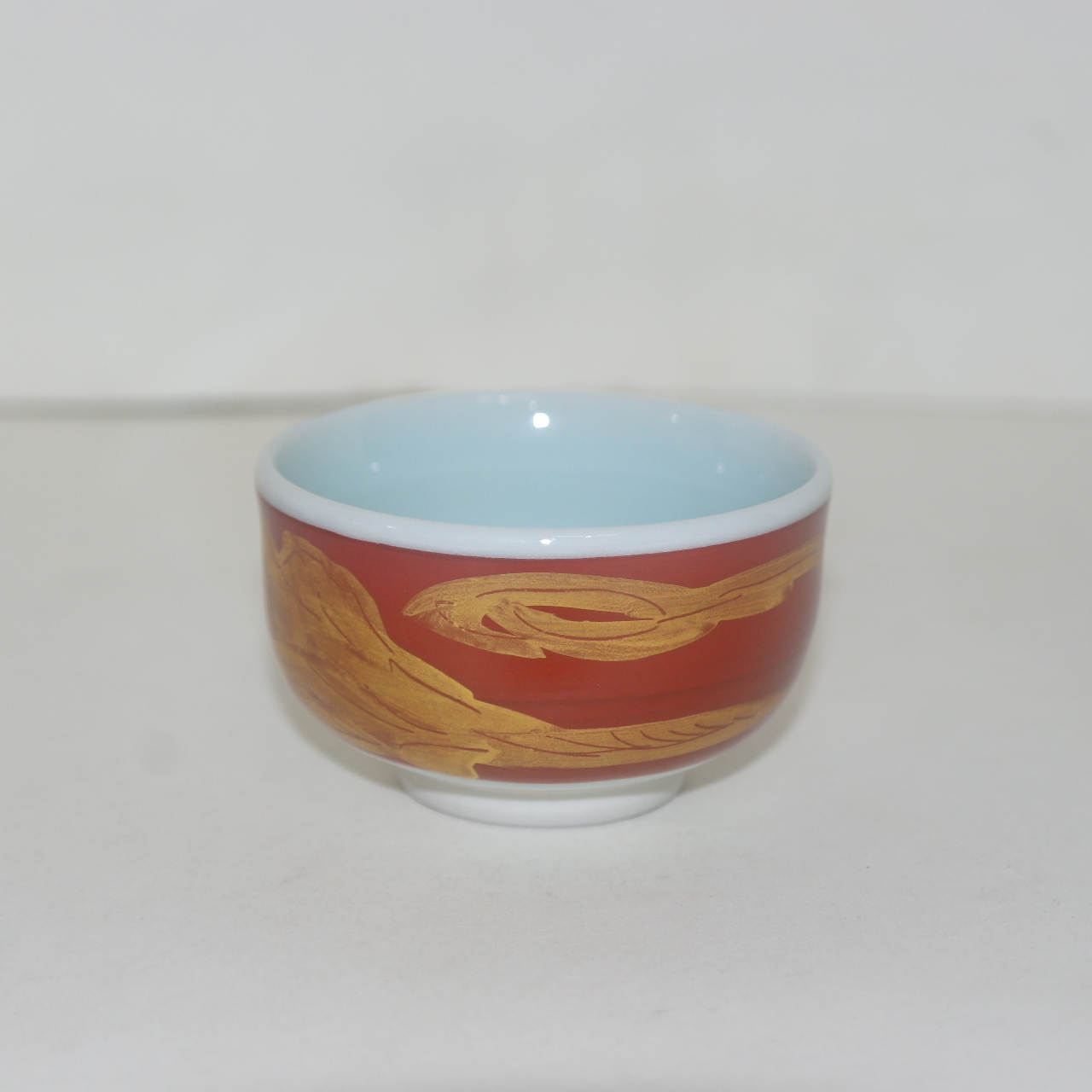 진사백자 금채산수문 잔