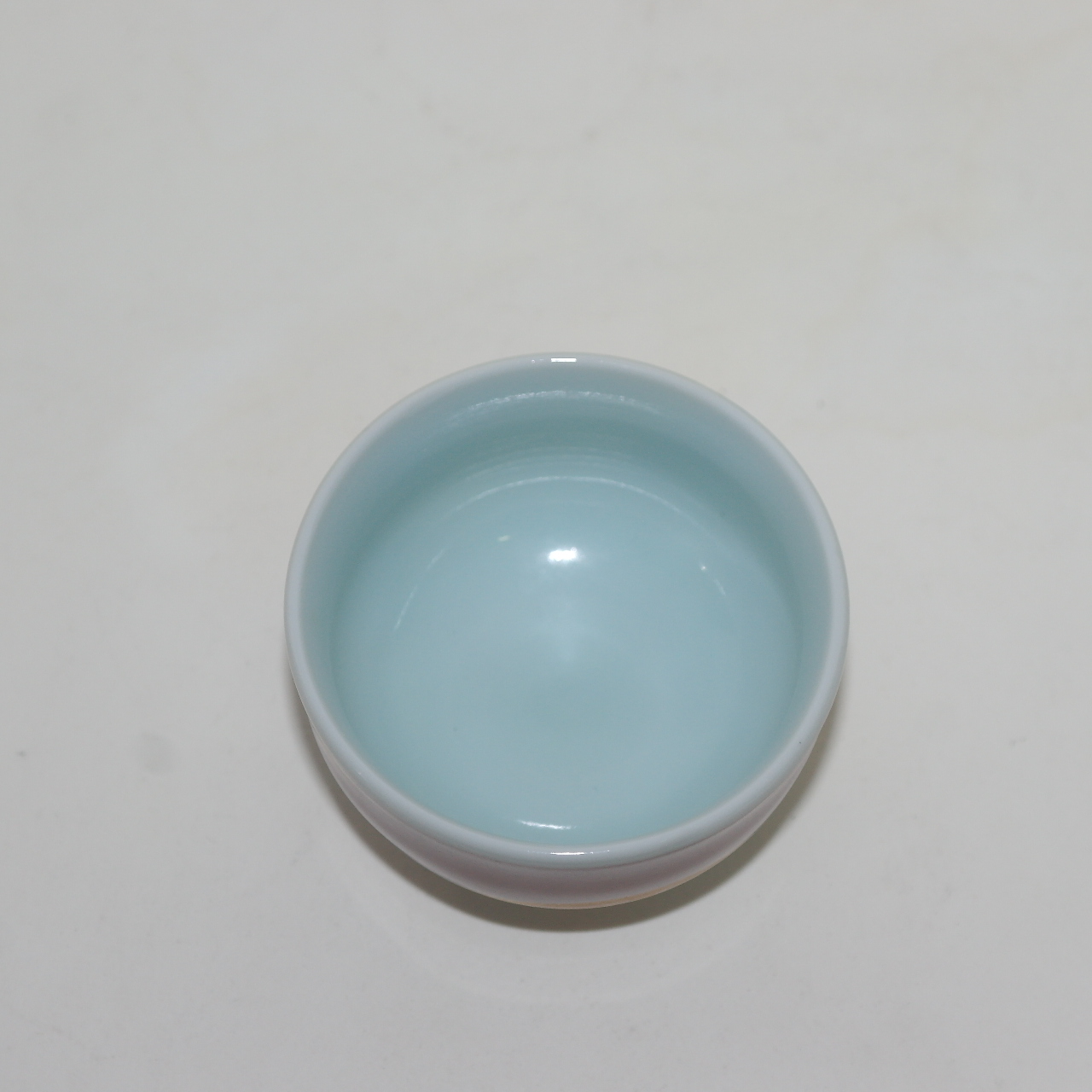 진사백자 금채산수문 잔