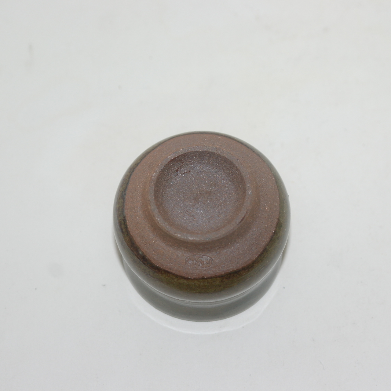 작가의 작품인 청자잔