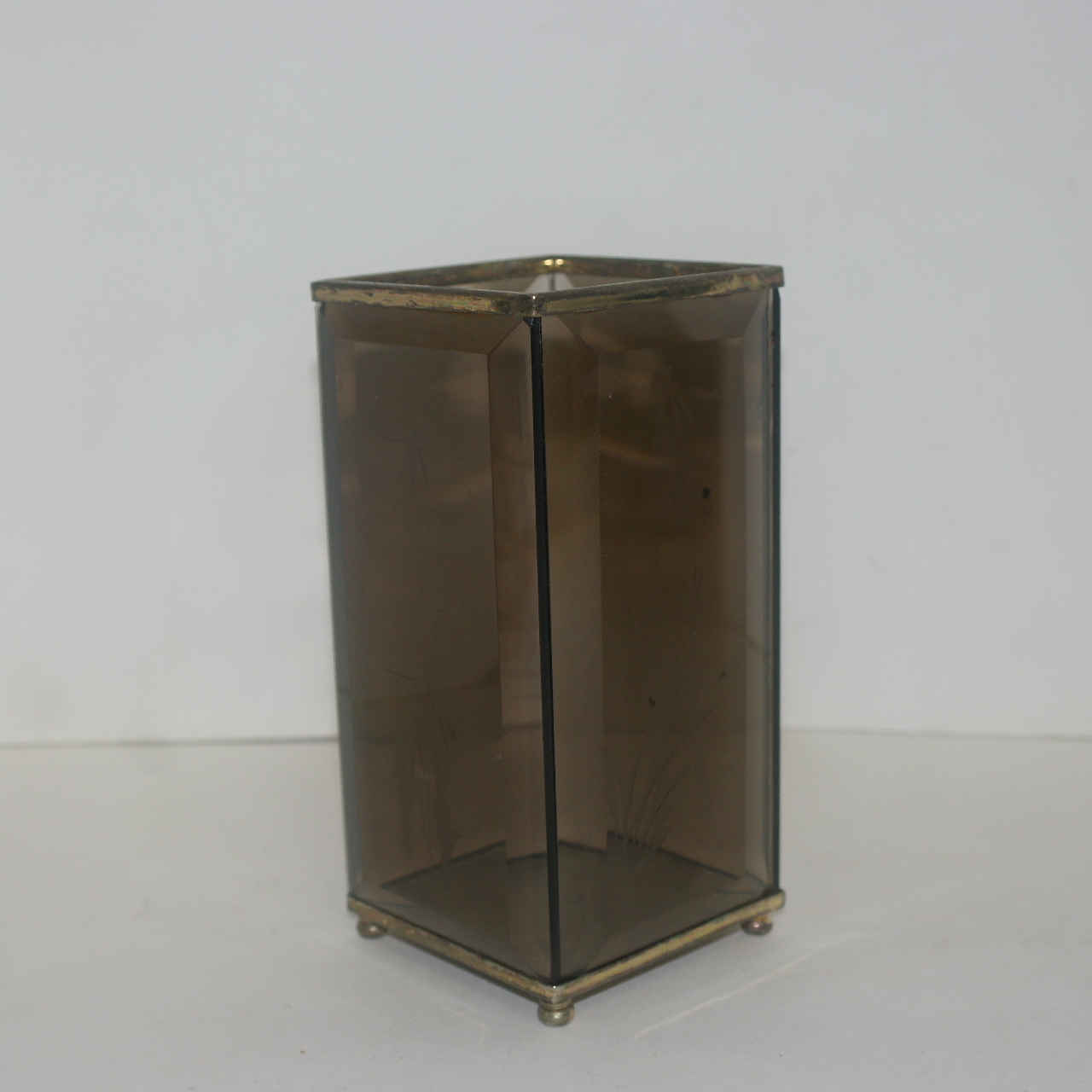 채색크리스탈에 매난국죽이 조각된 필통