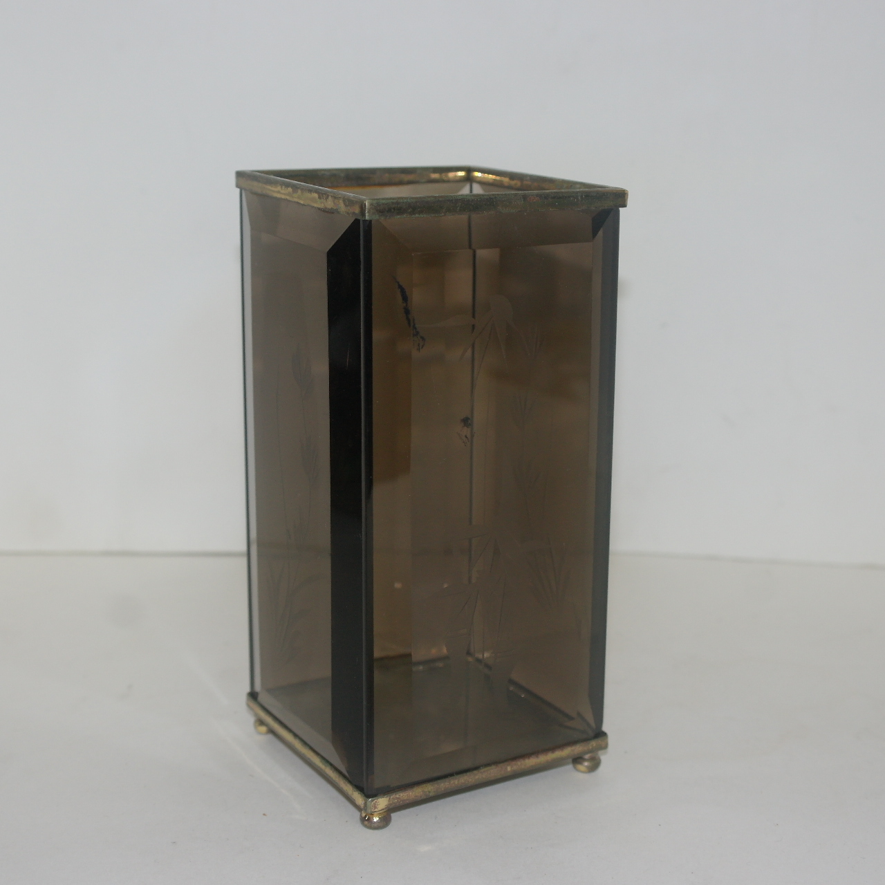 채색크리스탈에 매난국죽이 조각된 필통