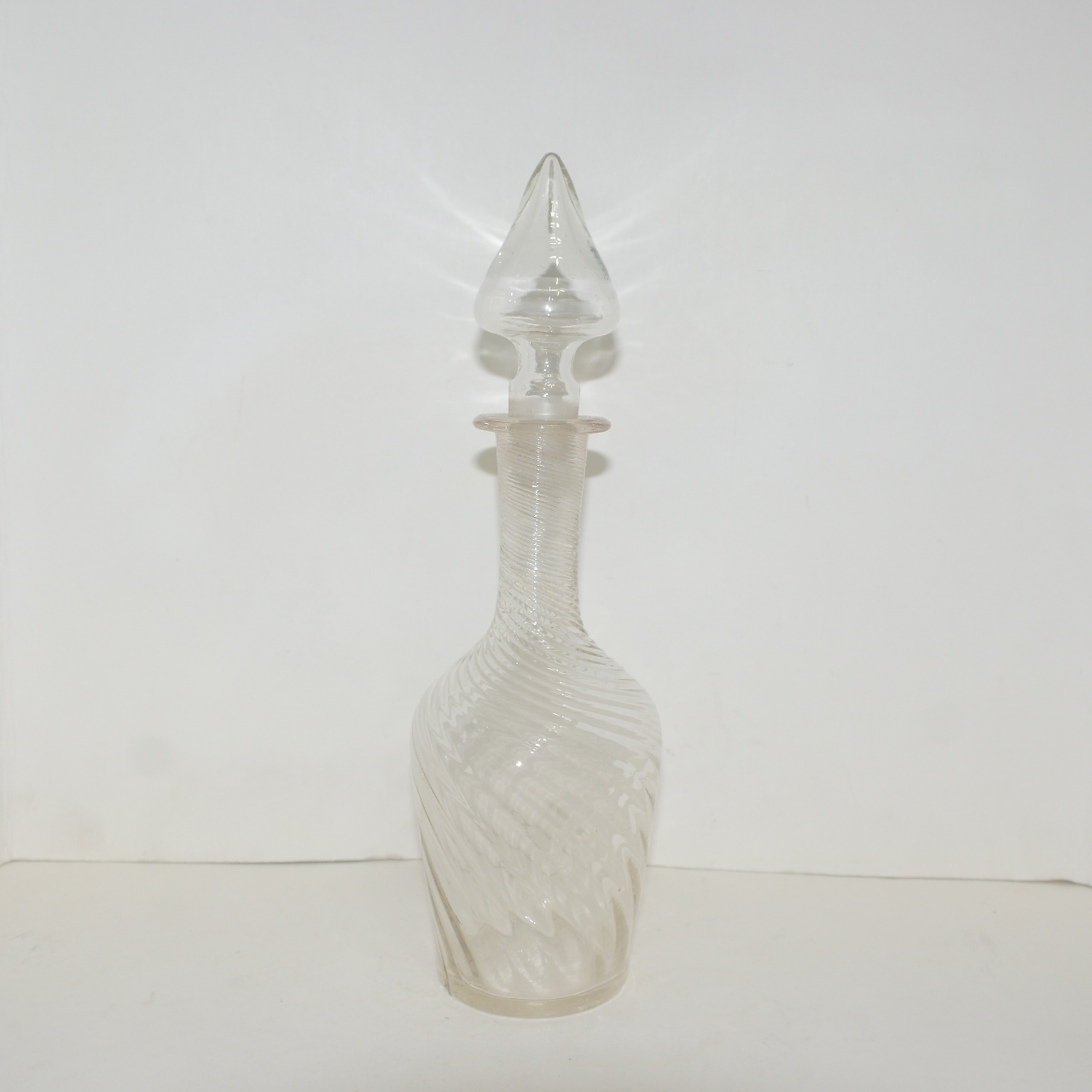 수공유리로된 작품 와인병