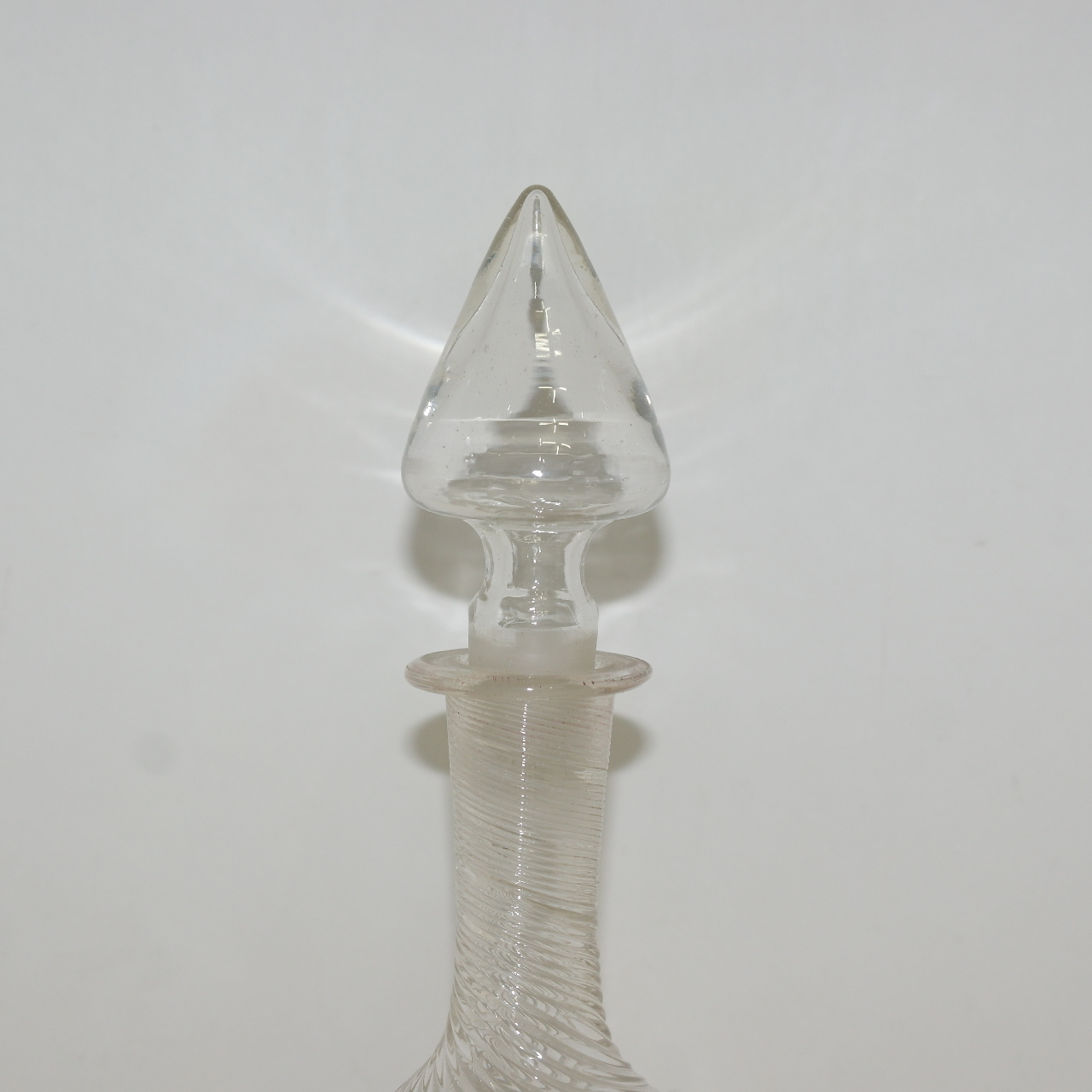 수공유리로된 작품 와인병