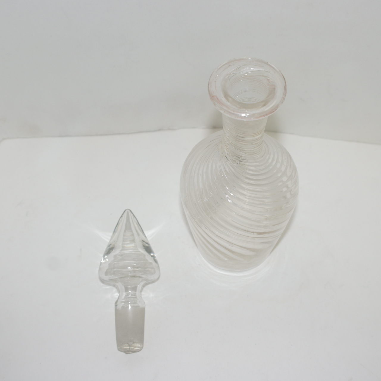 수공유리로된 작품 와인병