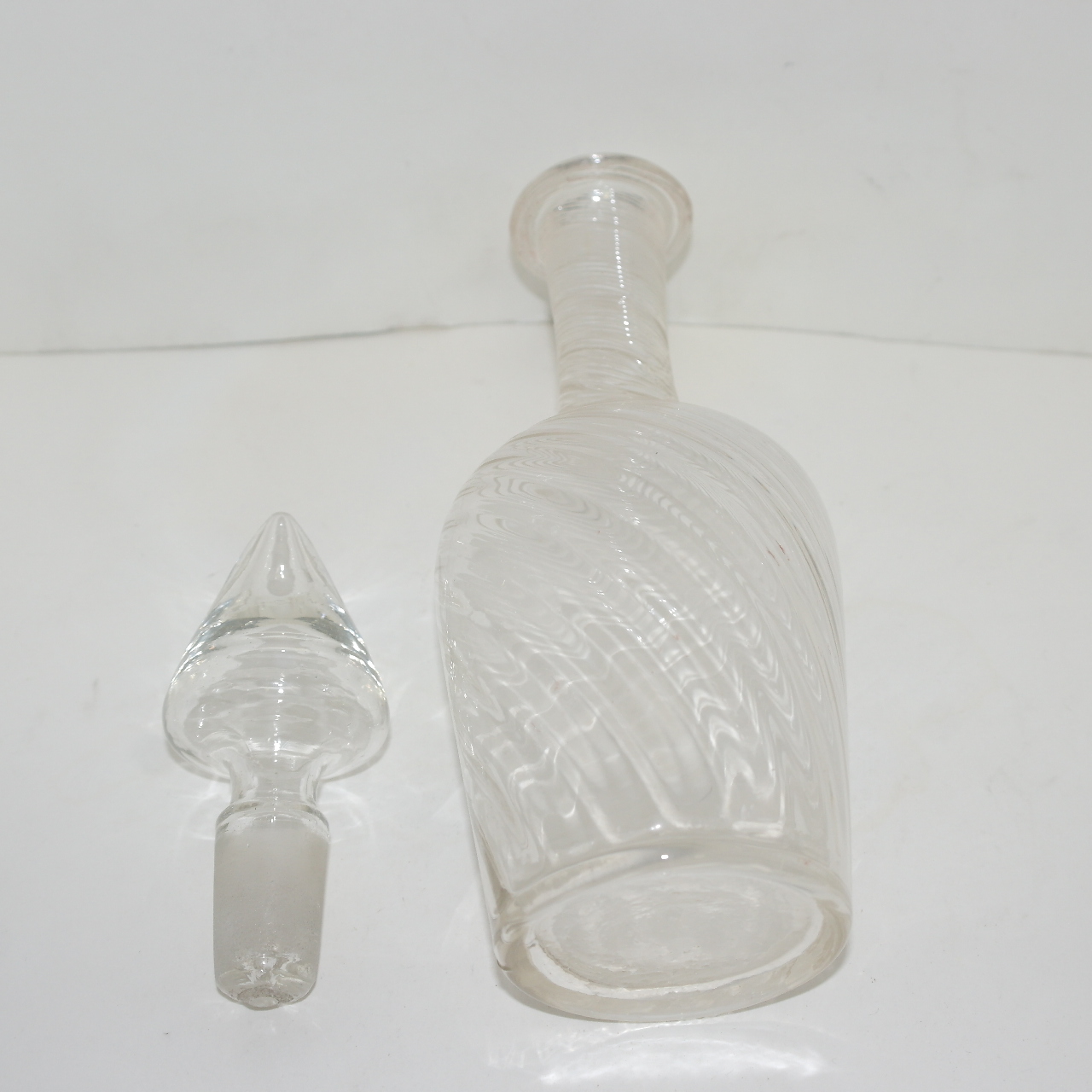 수공유리로된 작품 와인병