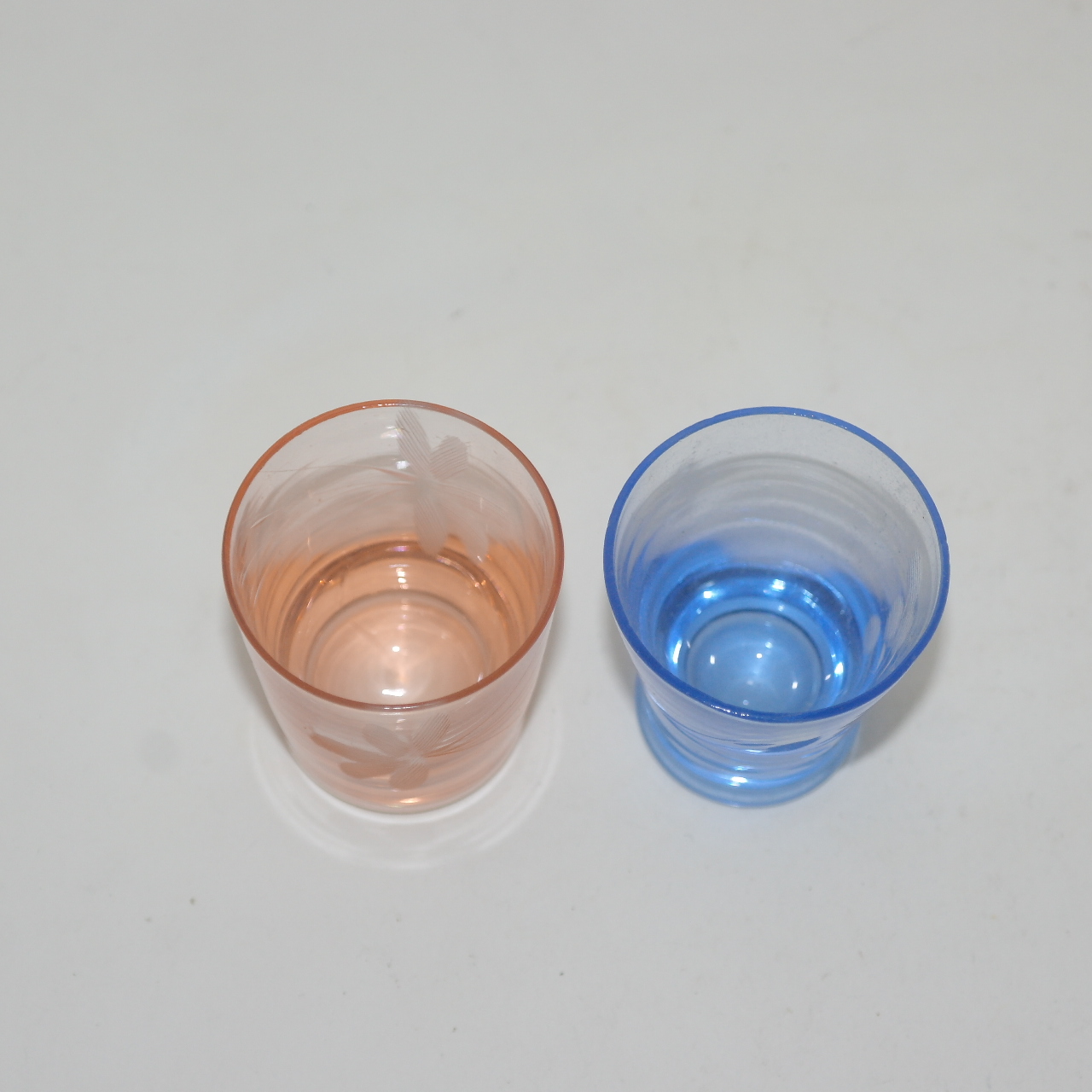 채색크리스탈 잔 2점