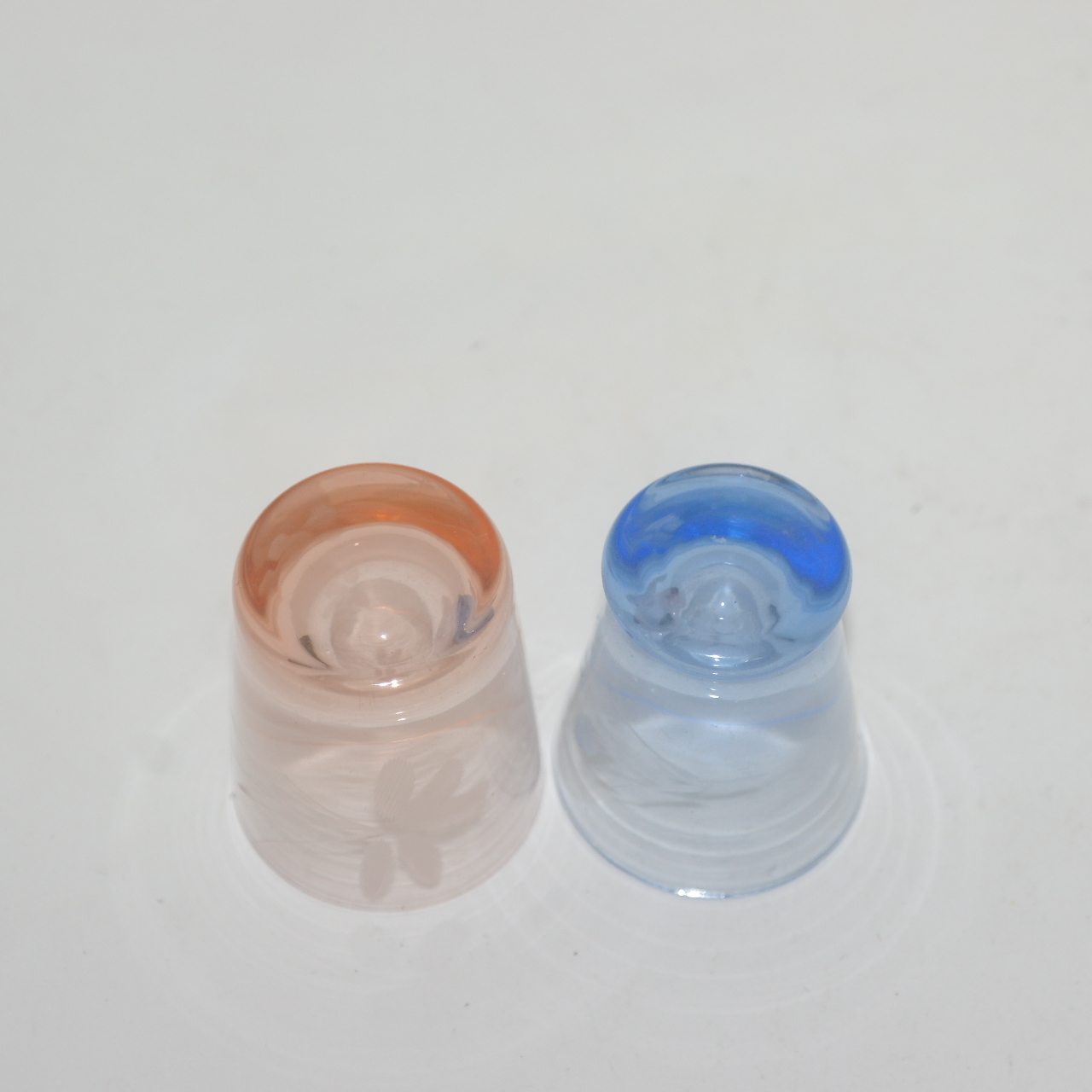 채색크리스탈 잔 2점