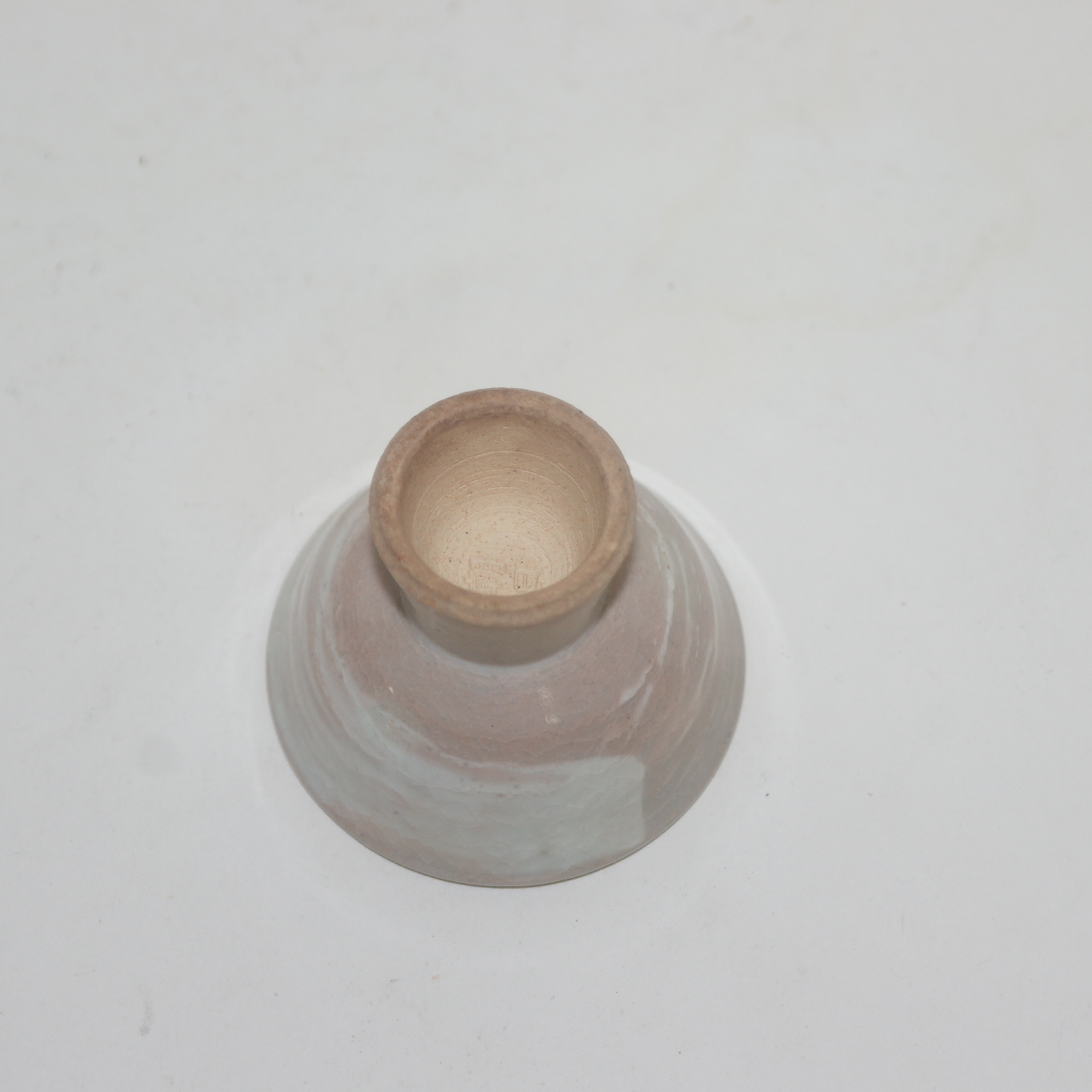 작가의 작품인 분청자귀얄문 잔