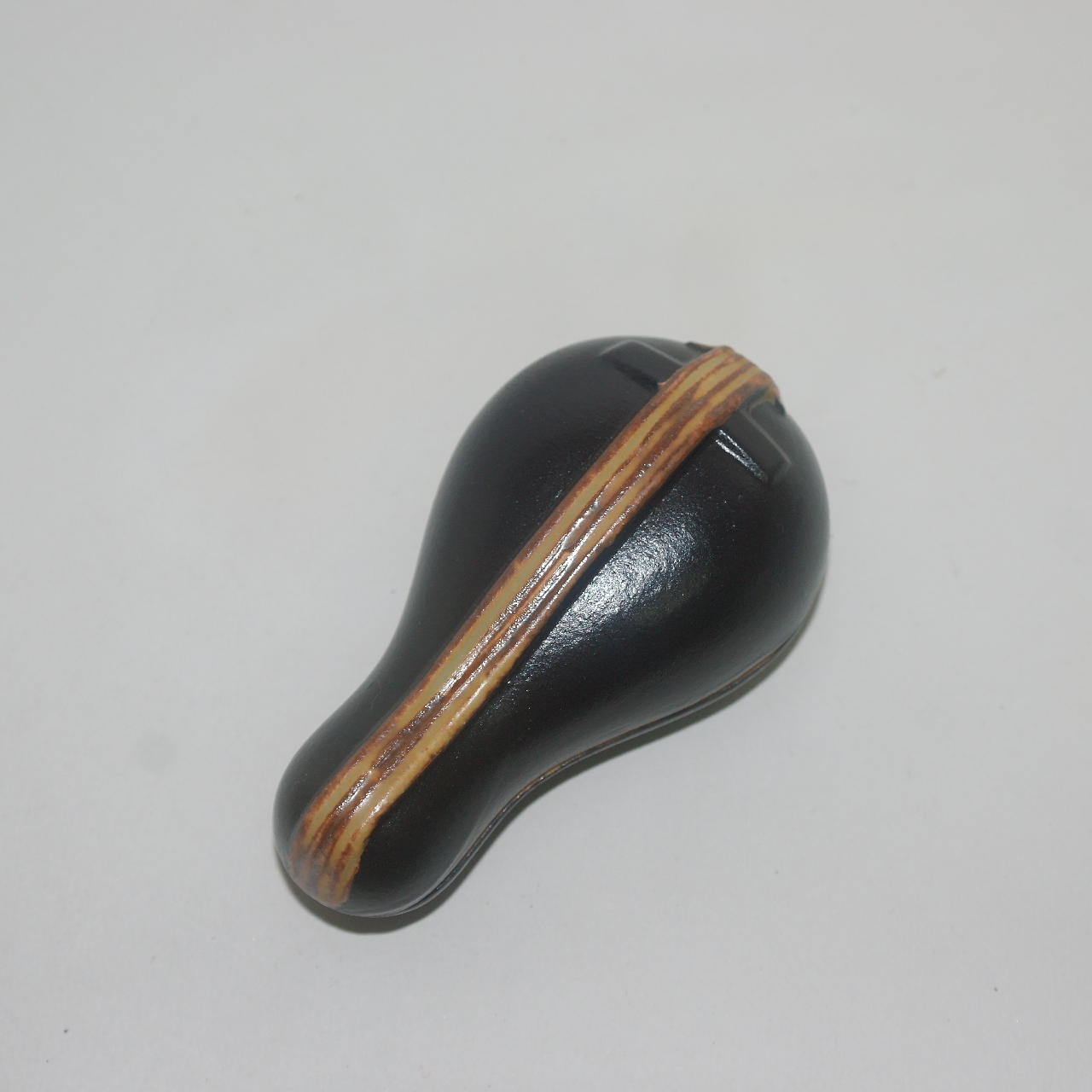 흑유청자 악기모양의 향합