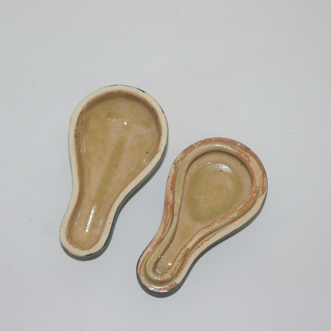 흑유청자 악기모양의 향합