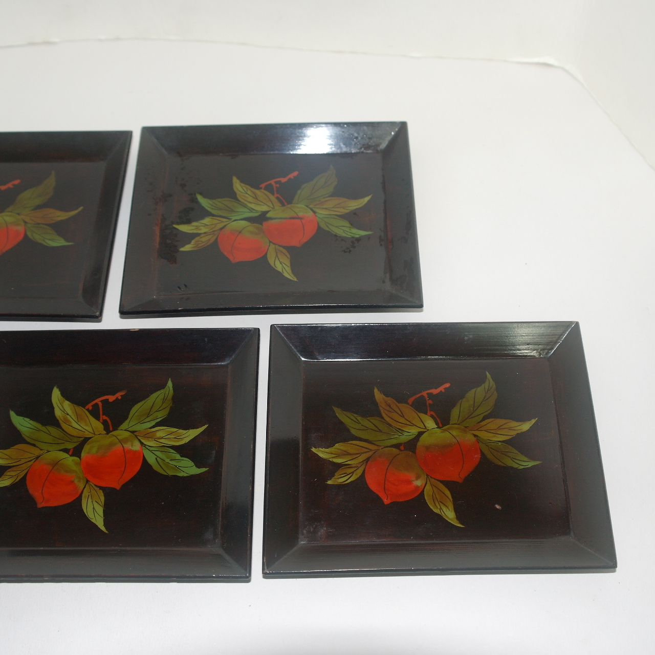 연대가좋은 나무에 옷칠후 진사복숭아문 사각완 5점