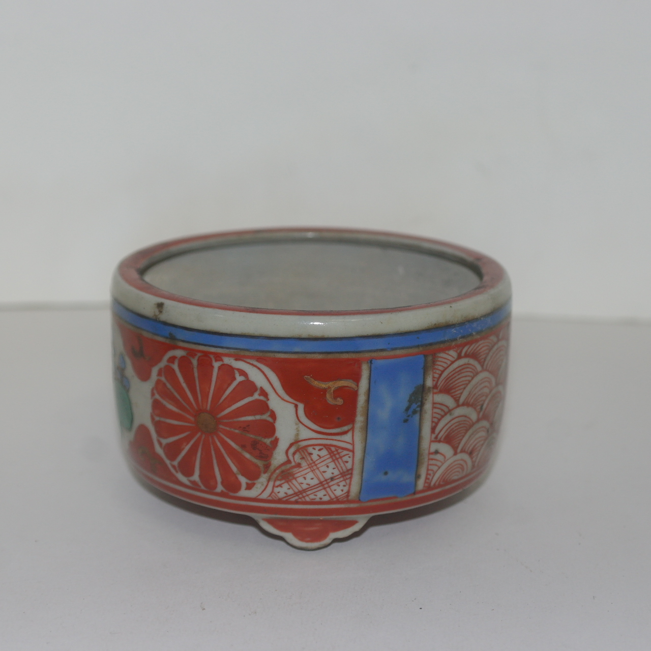 100년이상된 진사청자화문 삼족향로