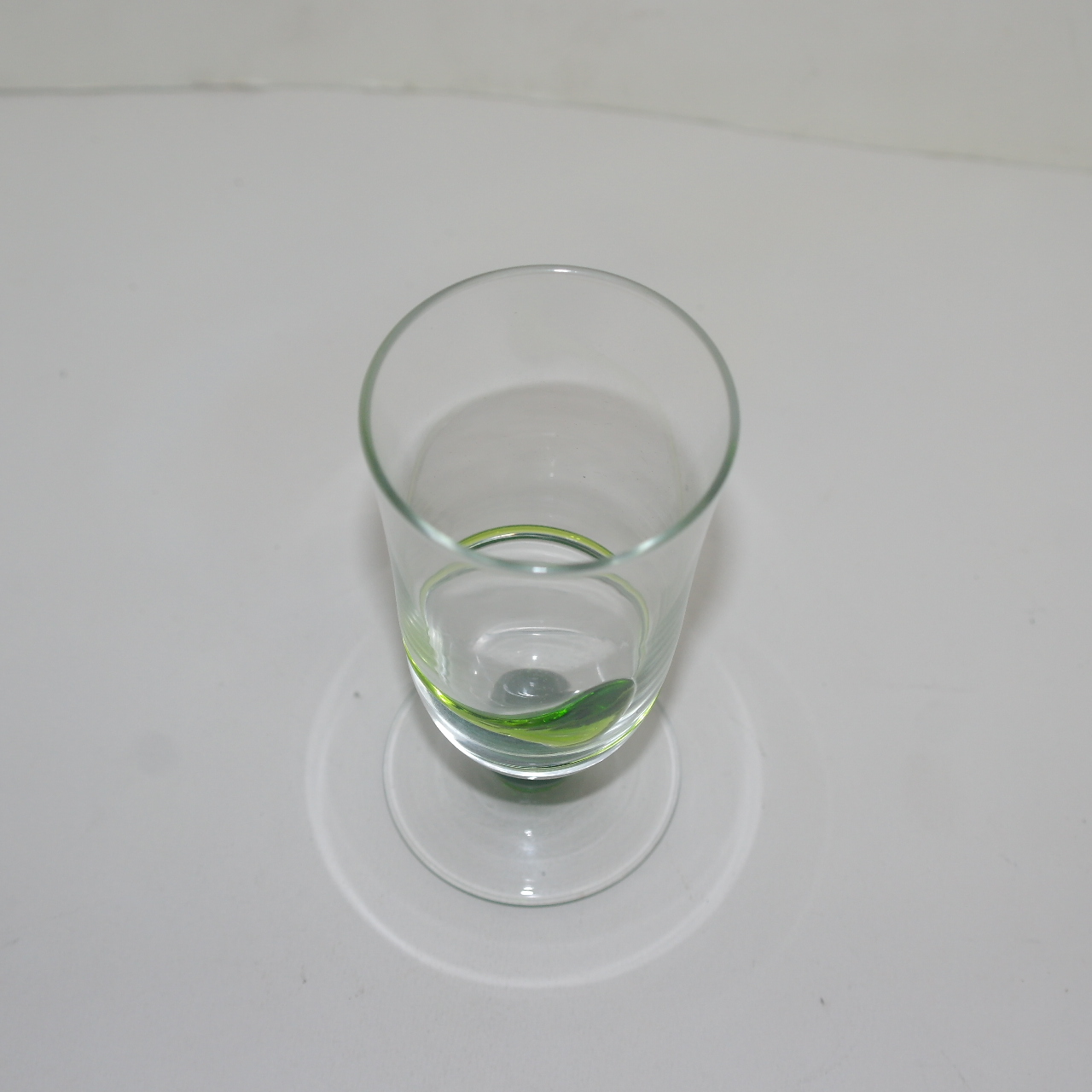 청채색유리로된 잔