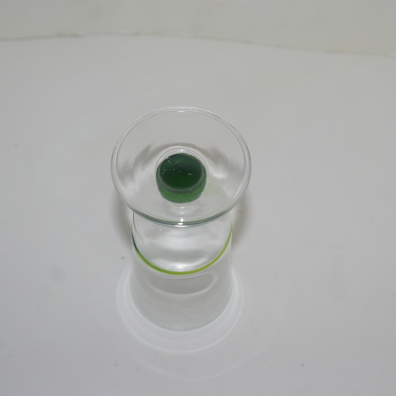 청채색유리로된 잔