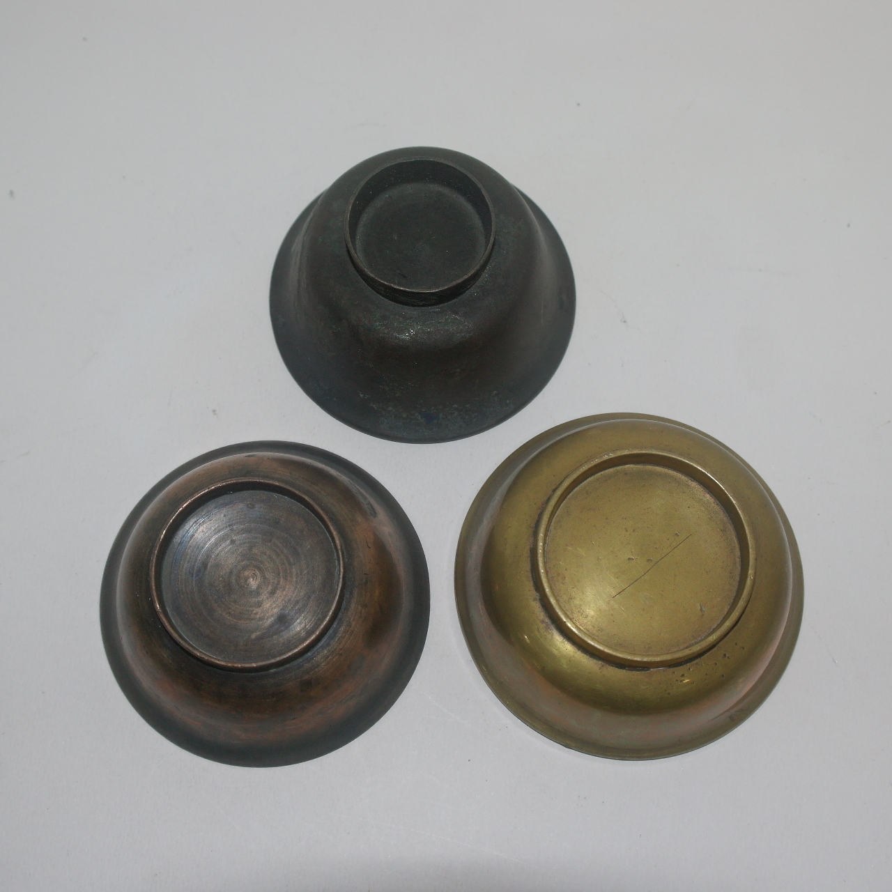 연대가좋은 청동으로된 잔 3점