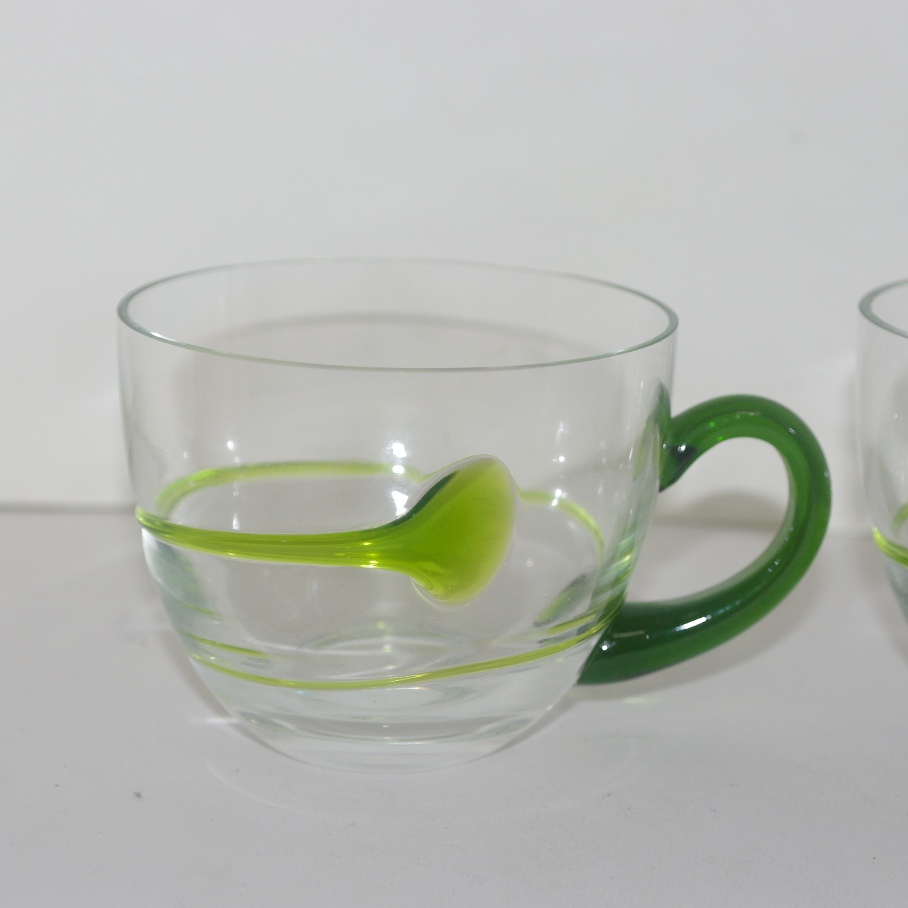 청채색유리로된 커피잔 2점