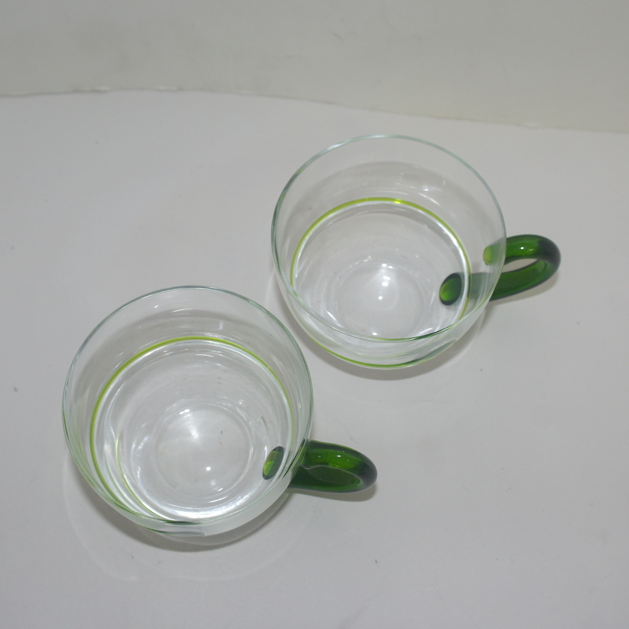 청채색유리로된 커피잔 2점