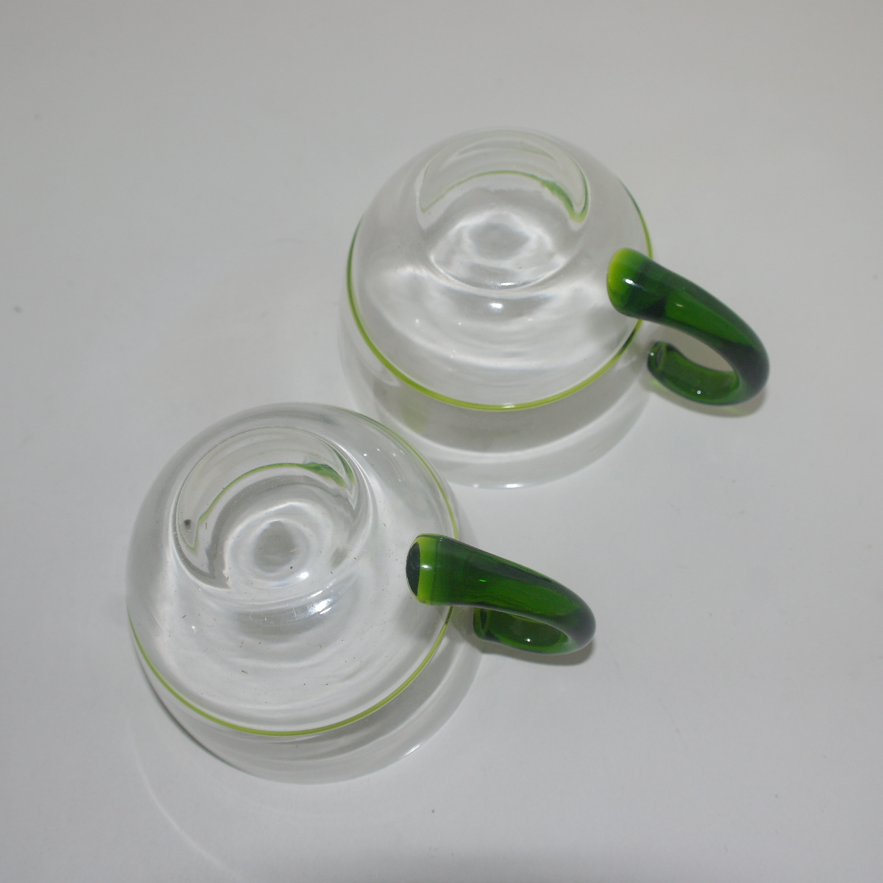 청채색유리로된 커피잔 2점